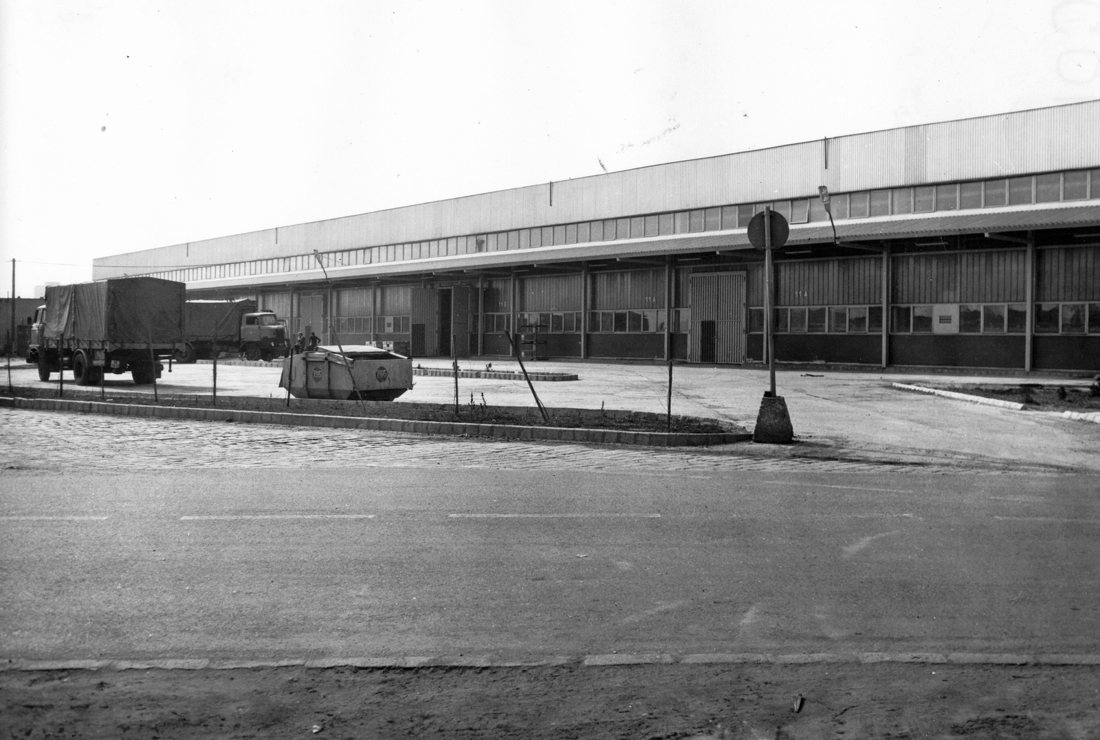 1977, Ferencvárosi Helytörténeti Gyűjtemény, German brand, commercial vehicle, IFA-brand, container, warehouse, Fortepan #25759