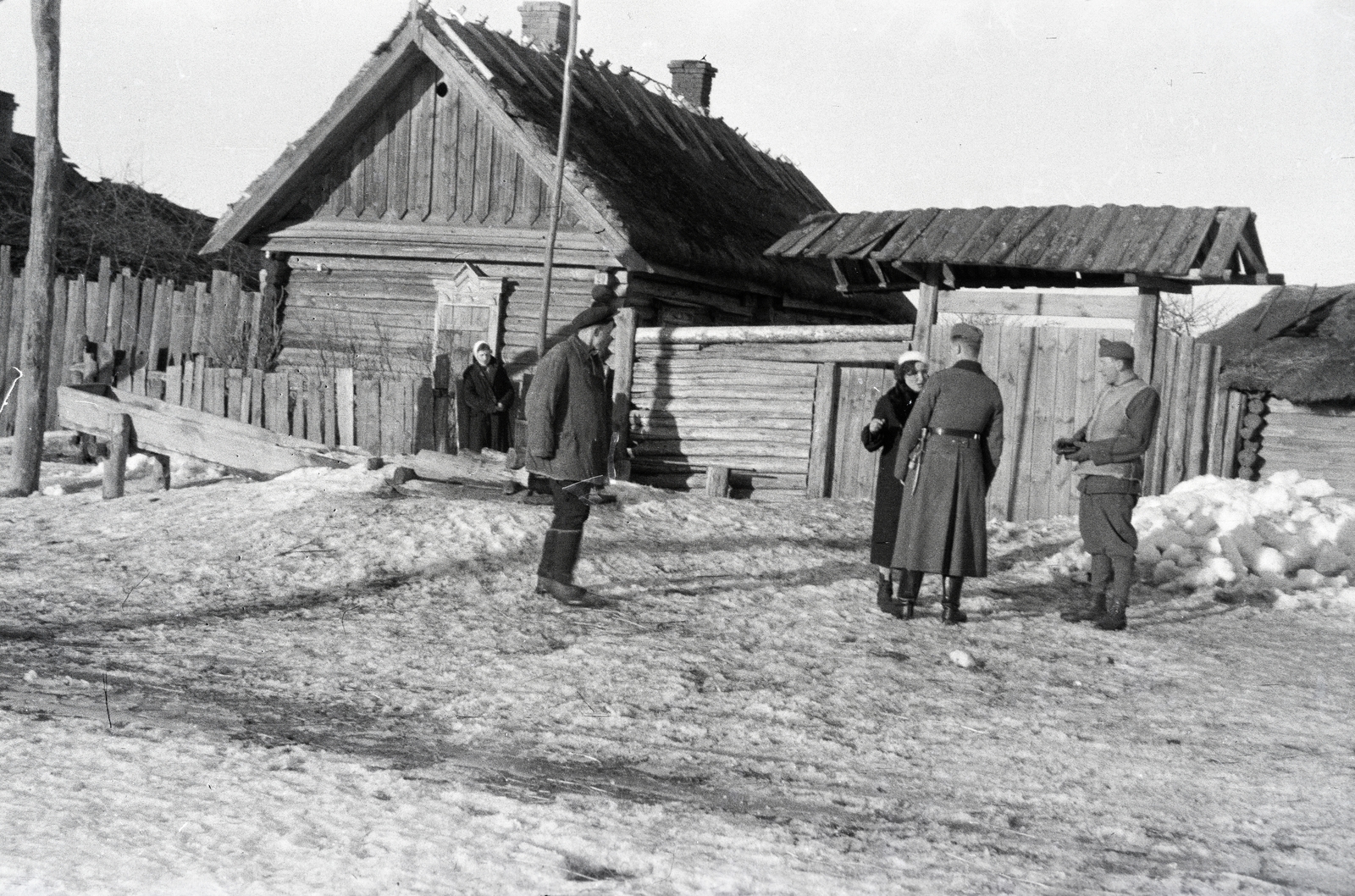 1943, Reményi József, snow, fence, board, wooden cottage, water trough, Fortepan #257604