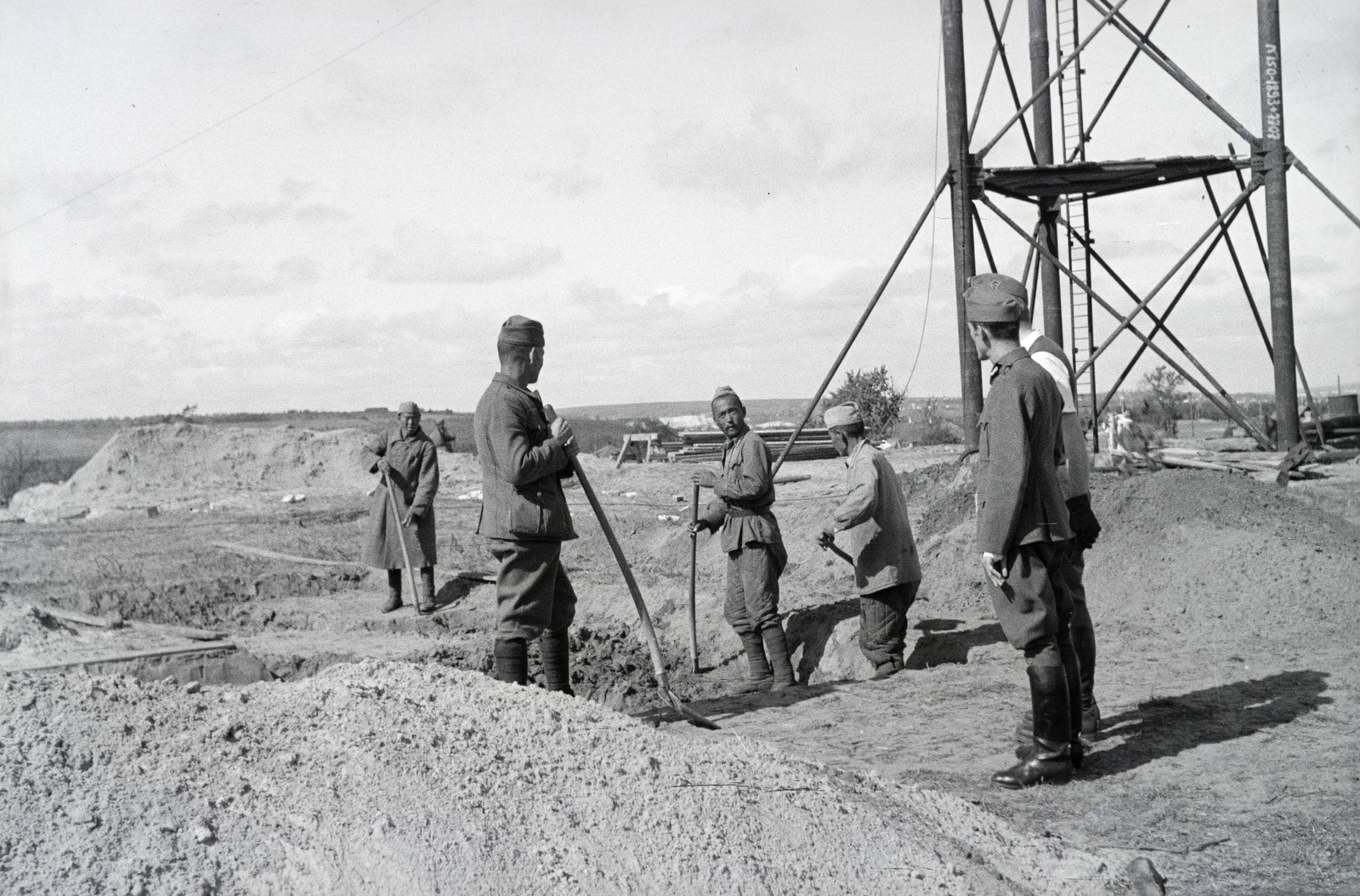 Oroszország, Alekszejevka, vasútállomás. A felvétel a 154-es számú vöröskeresztes kórházvonat egyik útjáról készült sorozat része., 1942, Reményi József, hadifogoly, szovjet katona, Fortepan #257617