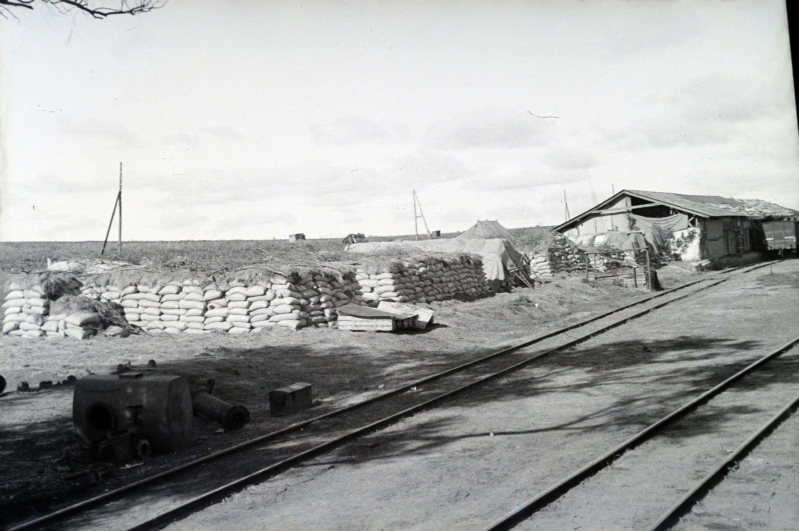 Russia, Alekseyevka, vasútállomás. A felvétel a 154-es számú vöröskeresztes kórházvonat egyik útjáról készült sorozat része., 1942, Reményi József, sack, Fortepan #257634