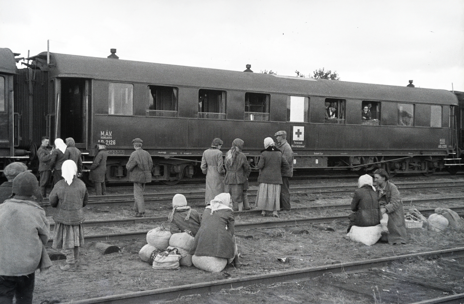 1942, Reményi József, hospital-train, Fortepan #257642
