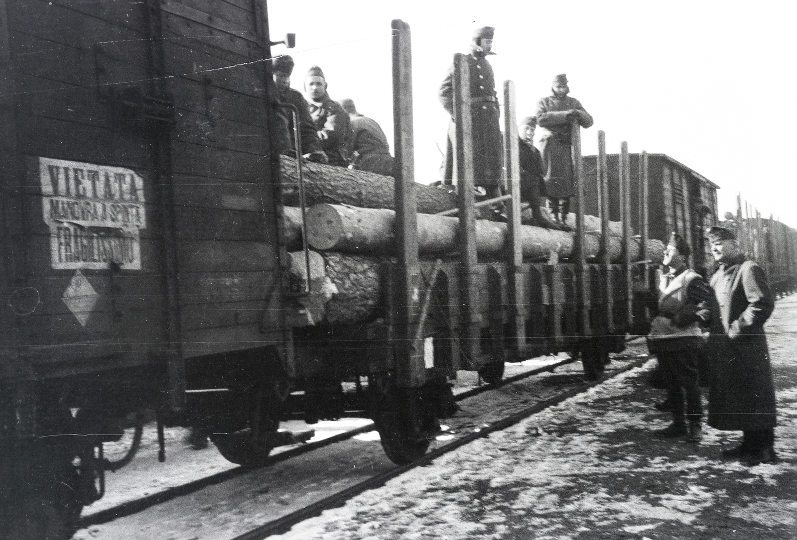 Russia, (ekkor Zlinka/Slinka része), Zlinka/Slinka vasútállomás. A felvétel a vöröskeresztes kórházvonat egyik útjáról készült sorozat része., 1943, Reményi József, trunk, Fortepan #257677