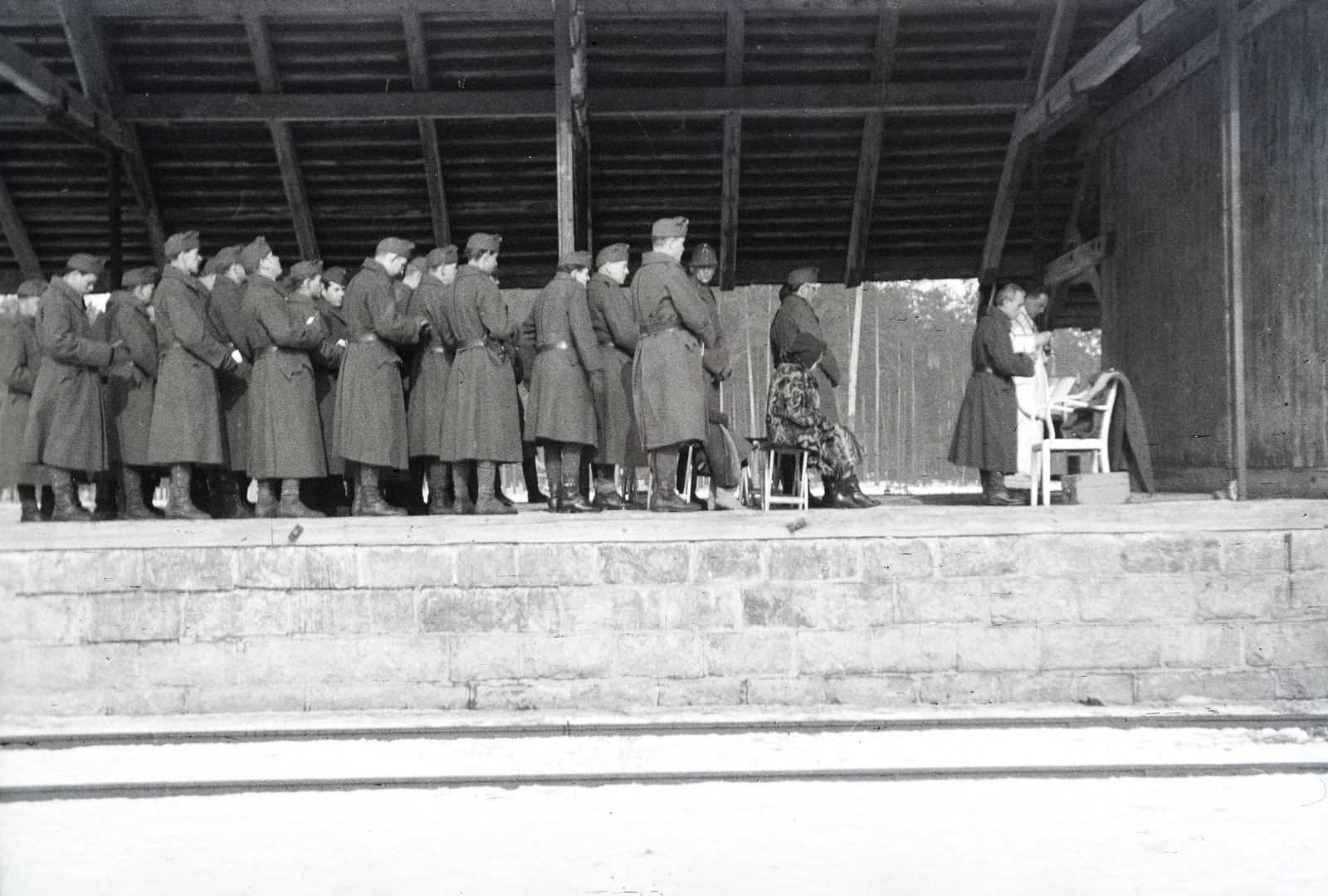 Russia, (ekkor Zlinka/Slinka része), Zlinka/Slinka vasútállomás. Tábori mise. A felvétel a vöröskeresztes kórházvonat egyik útjáról készült sorozat része., 1943, Reményi József, field mass, Fortepan #257683