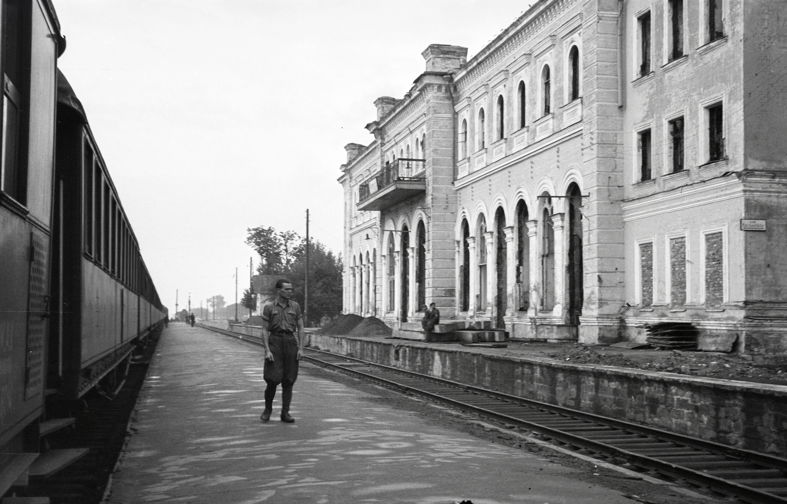 Russia, (ekkor Ponyri), vöröskeresztes kórházvonat a vasútállomáson., 1942, Reményi József, train station, Fortepan #257741