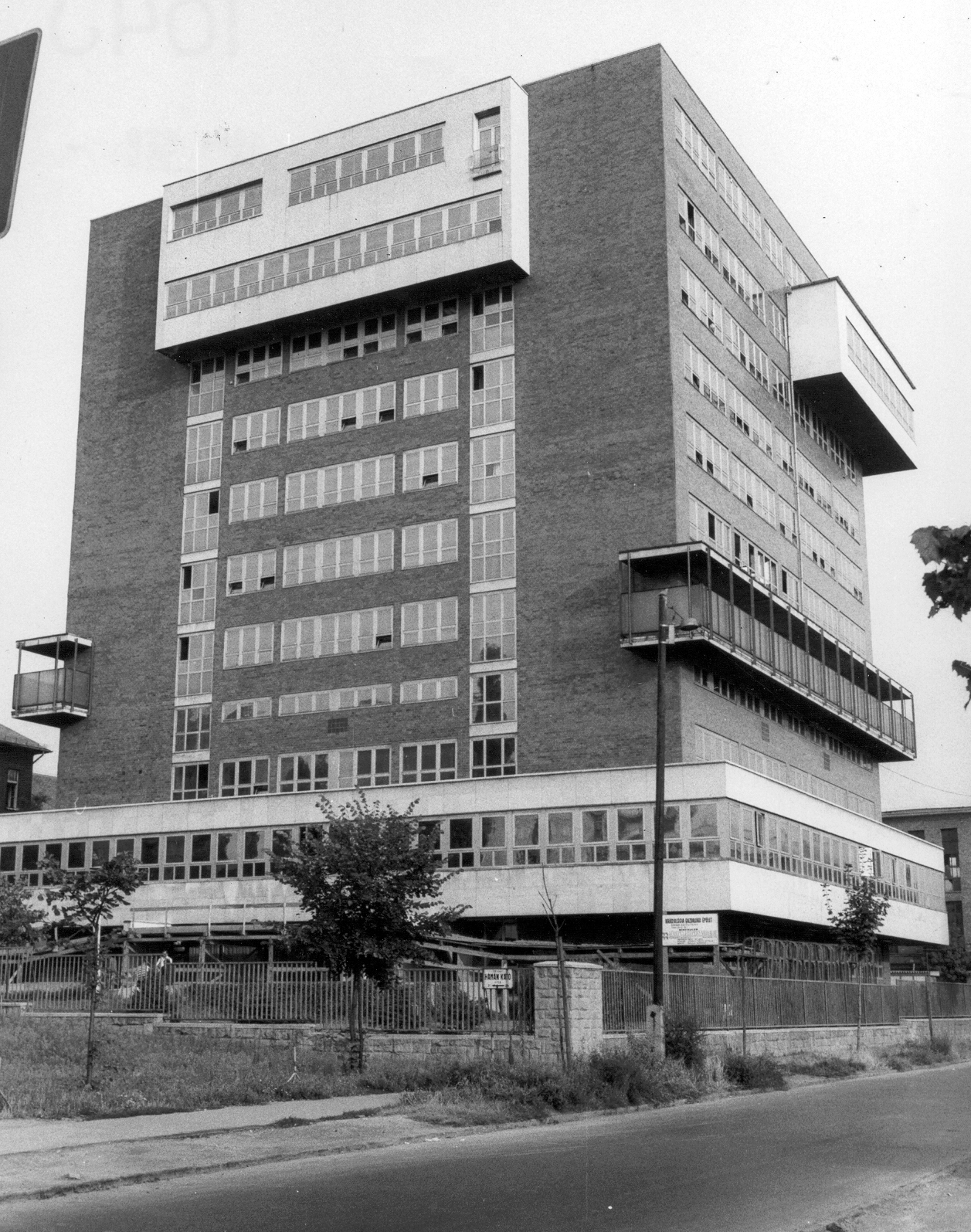 Hungary, Budapest IX., Haller utca (Hámán Kató út) 29., az Országos Kardiológiai Intézet főépülete., 1977, Ferencvárosi Helytörténeti Gyűjtemény, healthcare, Budapest, Fortepan #25775
