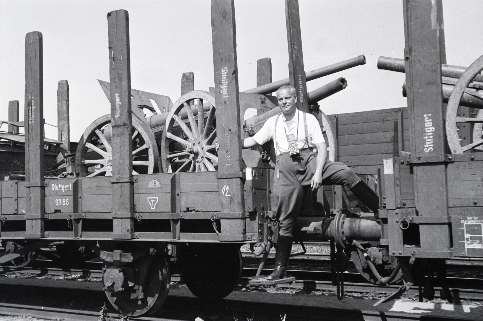 Poland, Toruń, rendező pályaudvar., 1942, Reményi József, cannon, ordnance, camera, railway, spreading, posture, Fortepan #257772