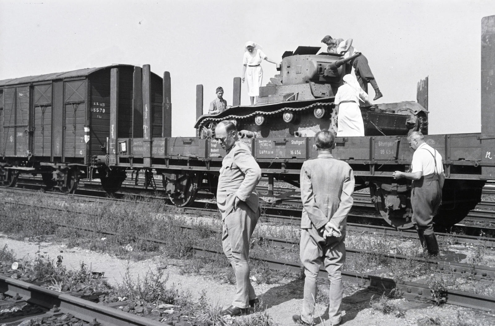 Poland, Toruń, rendező pályaudvar., 1942, Reményi József, tank, Fortepan #257784