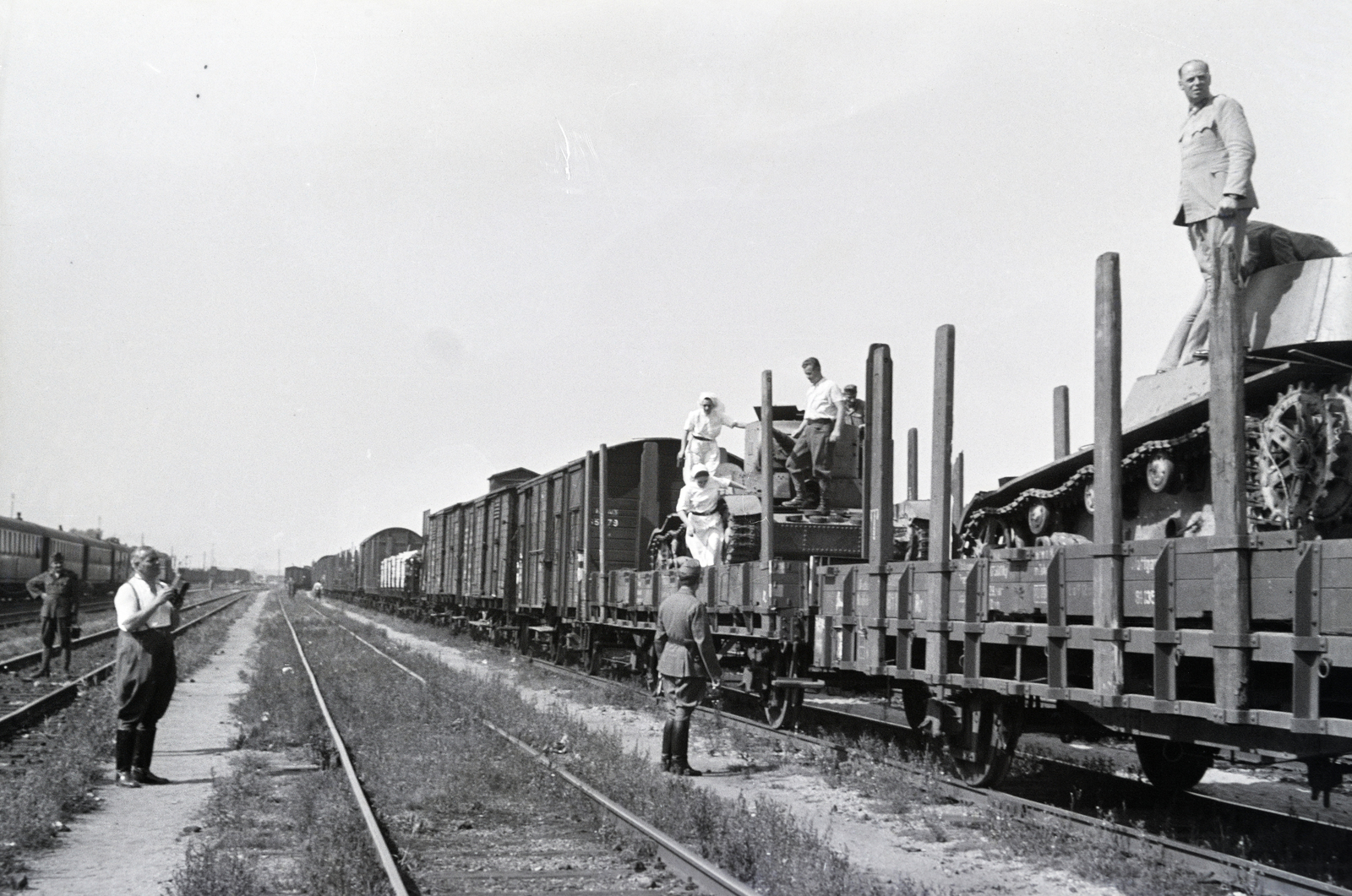 Lengyelország, Toruń, rendező pályaudvar., 1942, Reményi József, T-26 tank, zsákmány, harckocsi, Fortepan #257786