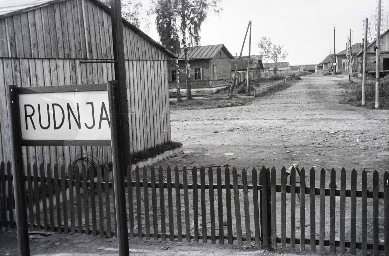 1942, Reményi József, wooden cottage, lath fence, Fortepan #257801