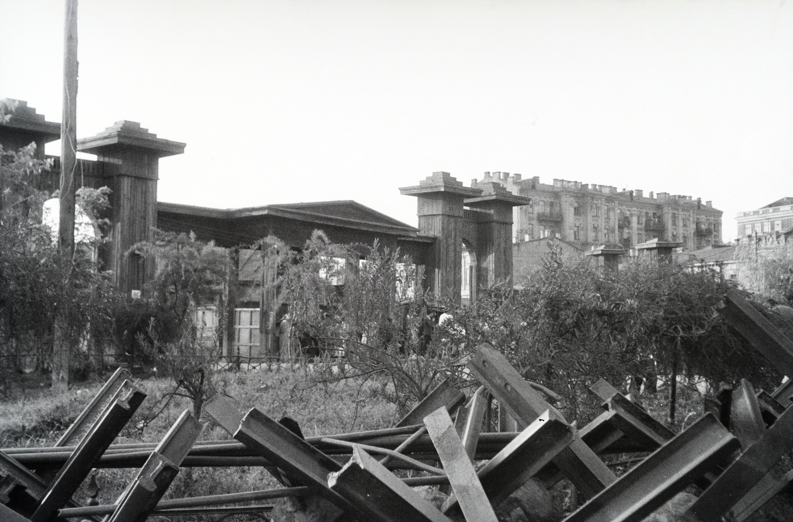 Ukrajna, Kijev, Galíciai tér / Halicka ploscsa (ekkor 1905-ös felkelés tere), piac., 1942, Reményi József, sínpálya, Fortepan #257834