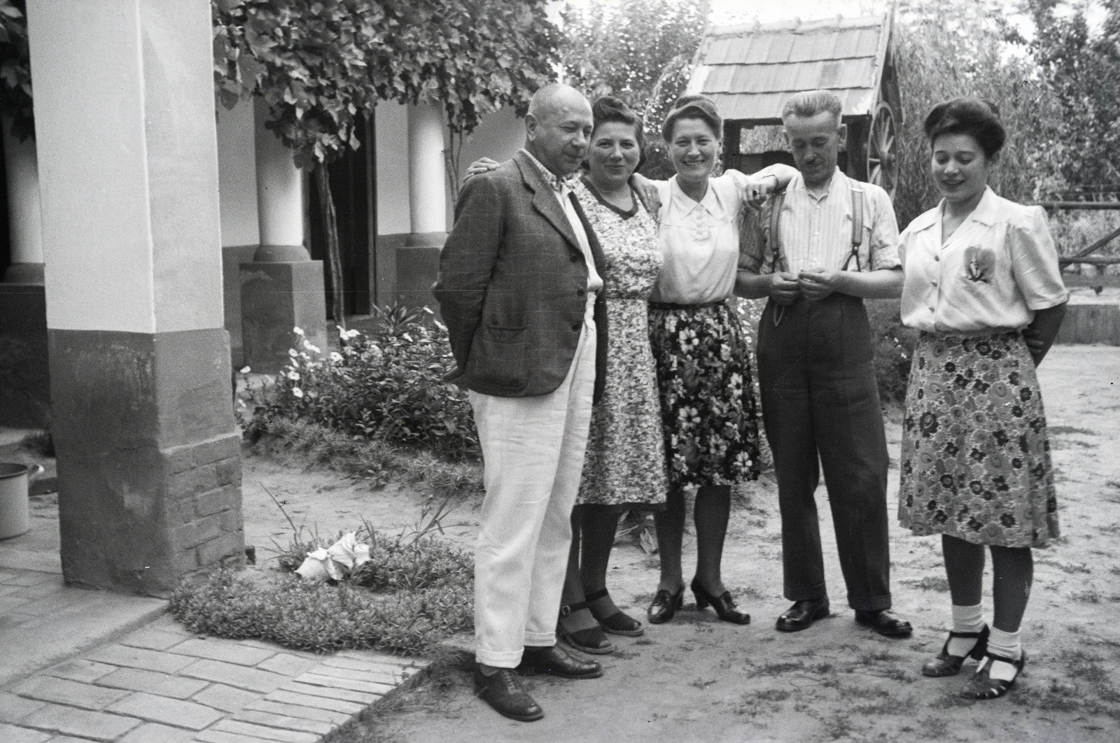 1942, Reményi József, socks and sandal, skirt, family, Fortepan #257888