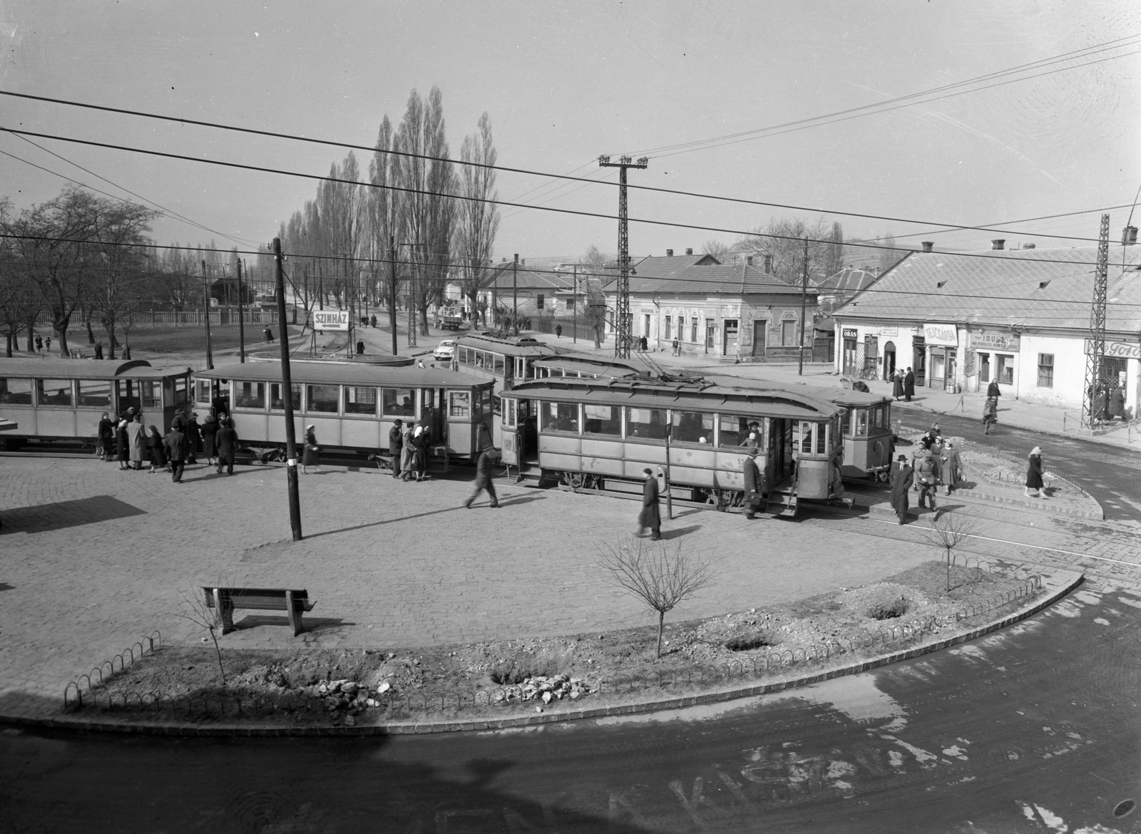 Hungary, Diósgyőr, Miskolc, Újgyőri főtér (Marx tér)., 1957, UVATERV, tram, picture, tram stop, Fortepan #2579