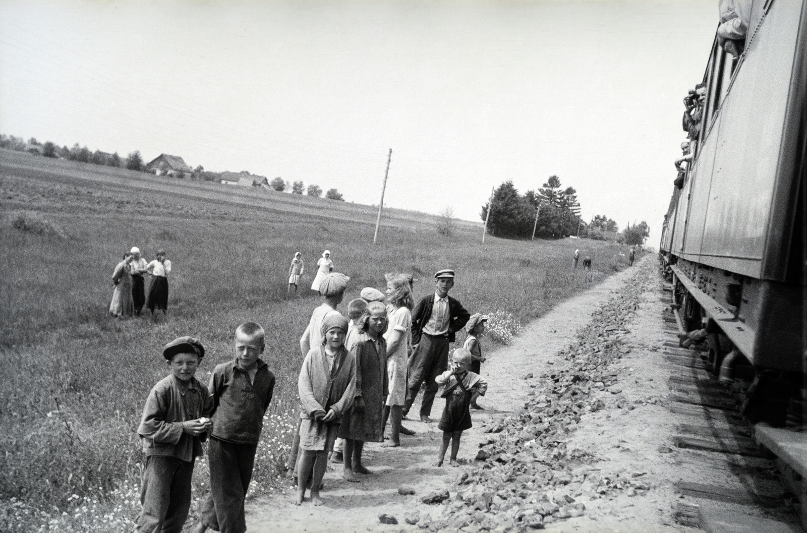 1942, Reményi József, vonat, gyerekek, kíváncsiság, Fortepan #257925