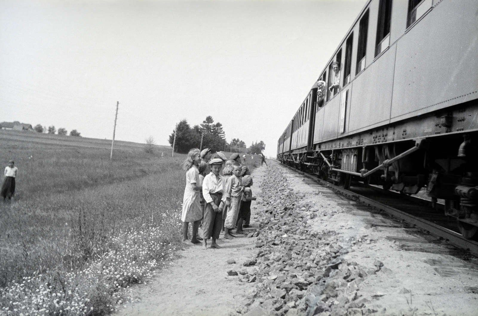 1942, Reményi József, crushed stone, train, kids, Fortepan #257926