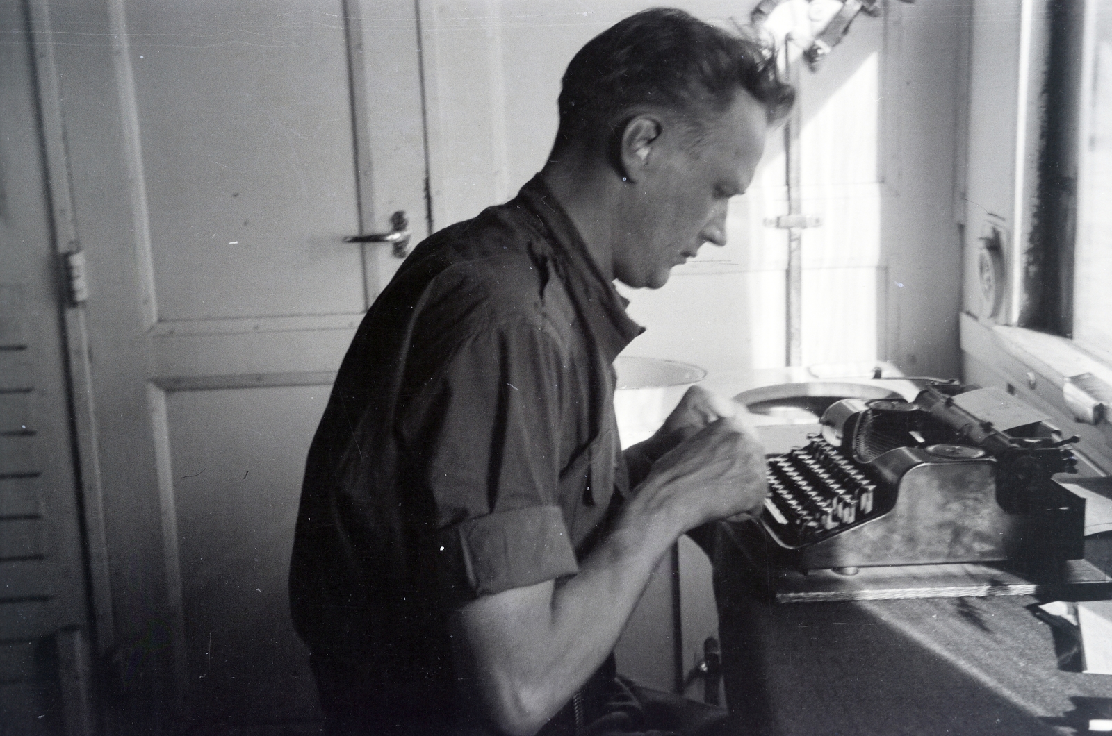 1942, Reményi József, typewriter, typing, Fortepan #257985