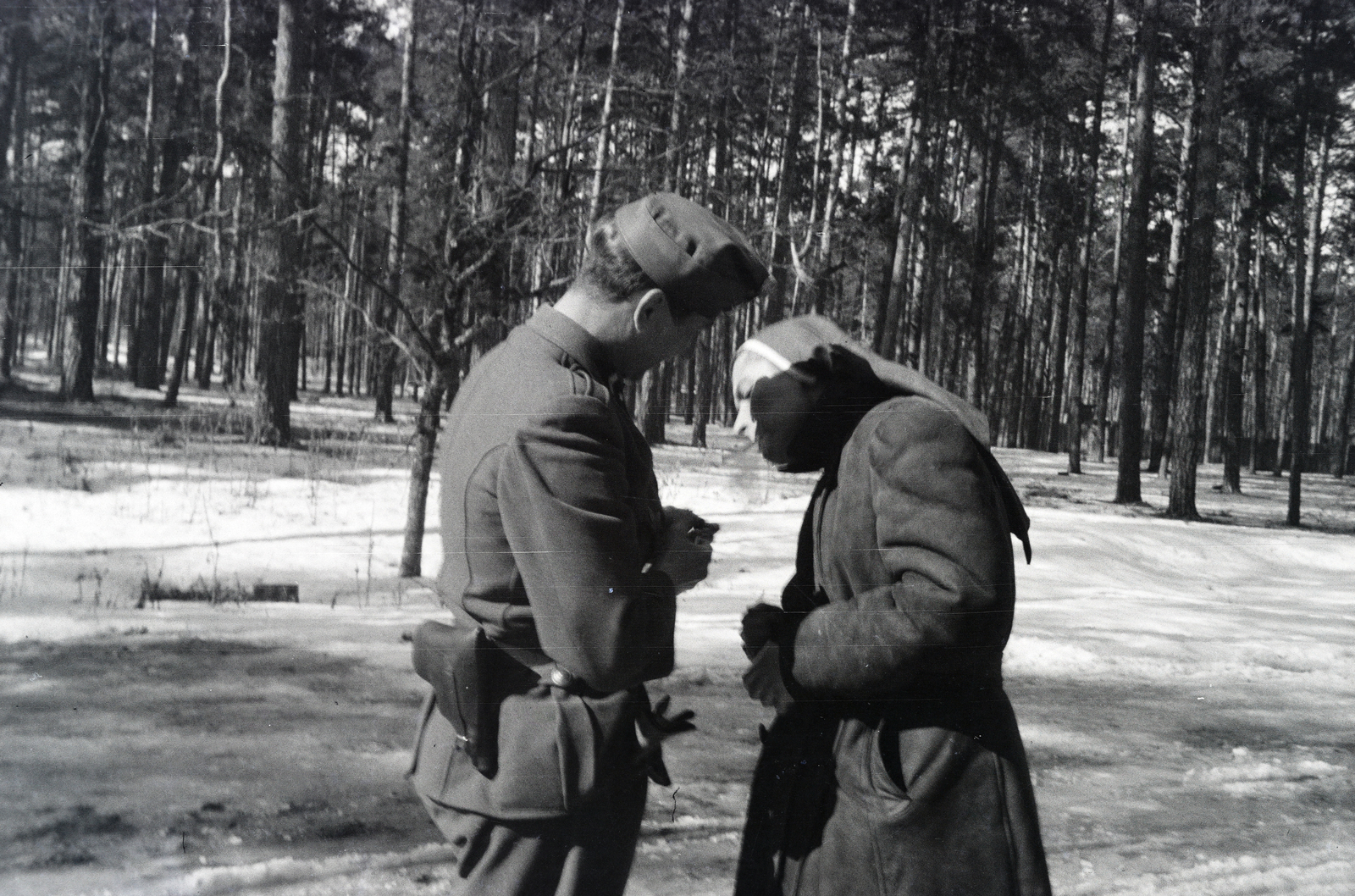 Russia, (ekkor Zlinka/Slinka része). A felvétel a vöröskeresztes kórházvonat egyik útjáról készült sorozat része., 1943, Reményi József, pistol holster, curiosity, Fortepan #258016