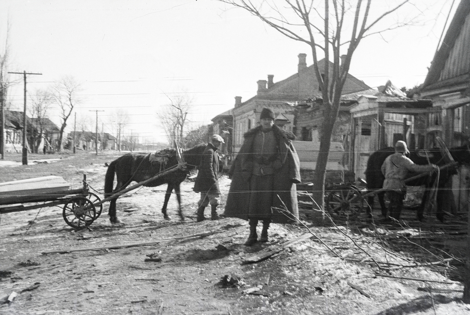 Oroszország, Viskov, (ekkor Zlinka/Slinka része). A felvétel a vöröskeresztes kórházvonat egyik útjáról készült sorozat része., 1943, Reményi József, szekér, koporsó, Fortepan #258019
