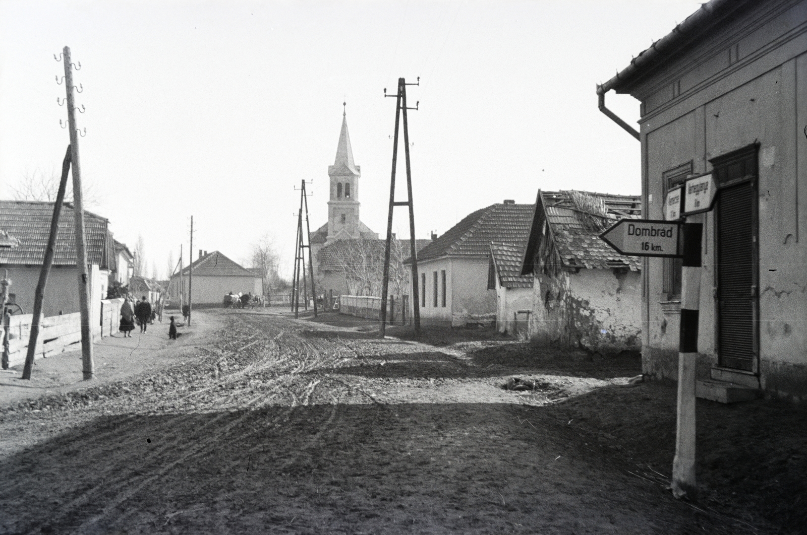 Magyarország, Demecser, Boldogasszony tér, szemben a Sarlós Boldogasszony-templom., 1942, Reményi József, Fortepan #258062