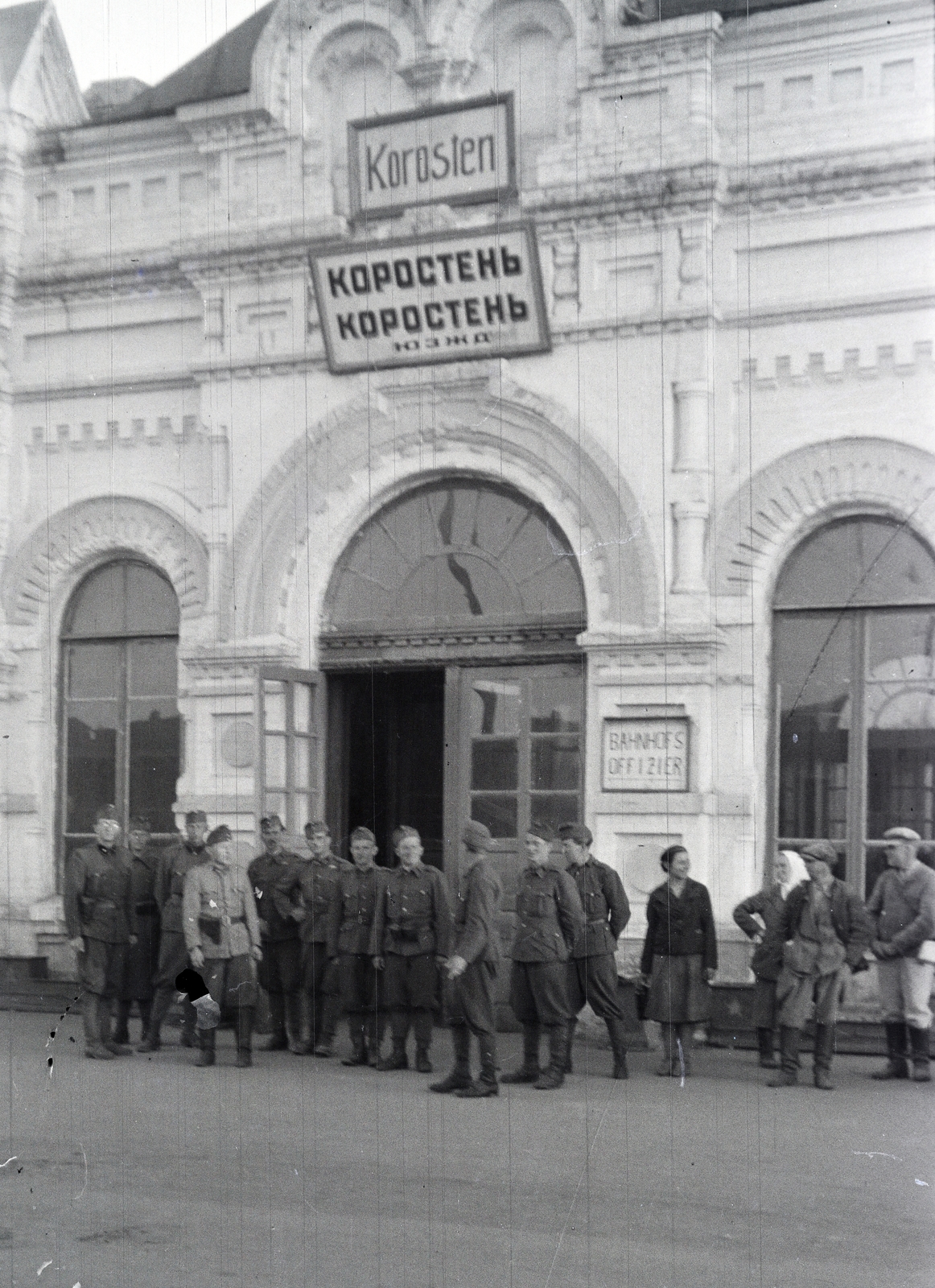 Ukrajna, Koroszteny, (ekkor Korosten), vasútállomás., 1942, Reményi József, cirill írás, Fortepan #258107