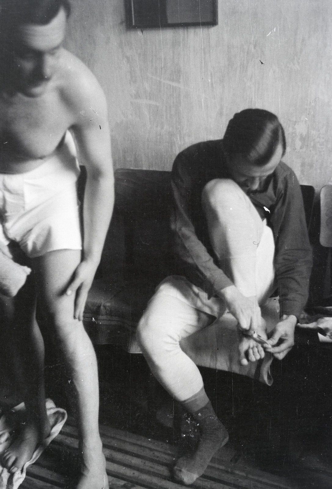 1942, Reményi József, men, man, snocks, pedicure, Fortepan #258163