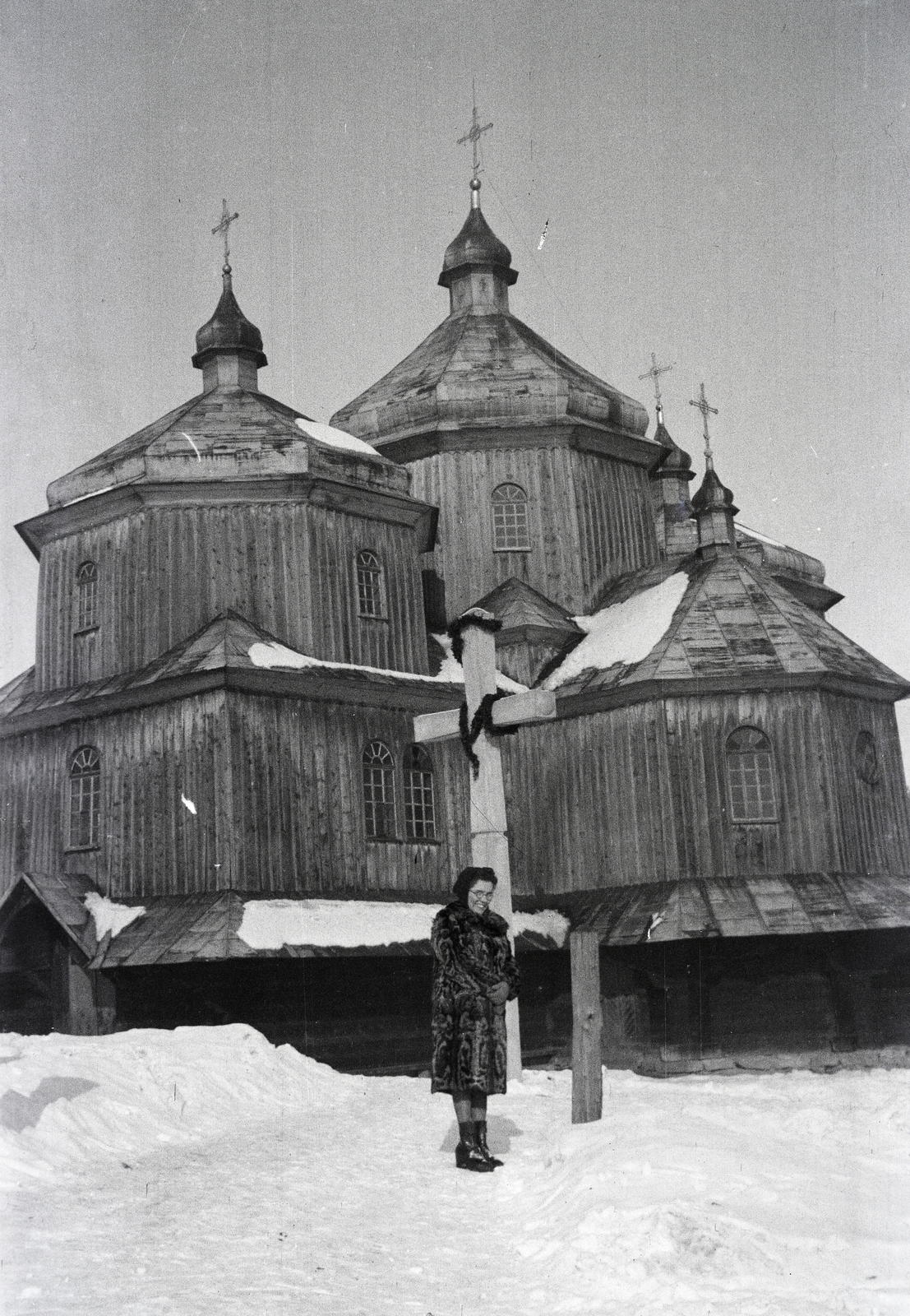 Ukrajna, Lavocsne, (ekkor Ławoczne), Szent Mihály-templom., 1942, Reményi József, templom, kereszt_jelkép, bunda, Fortepan #258164