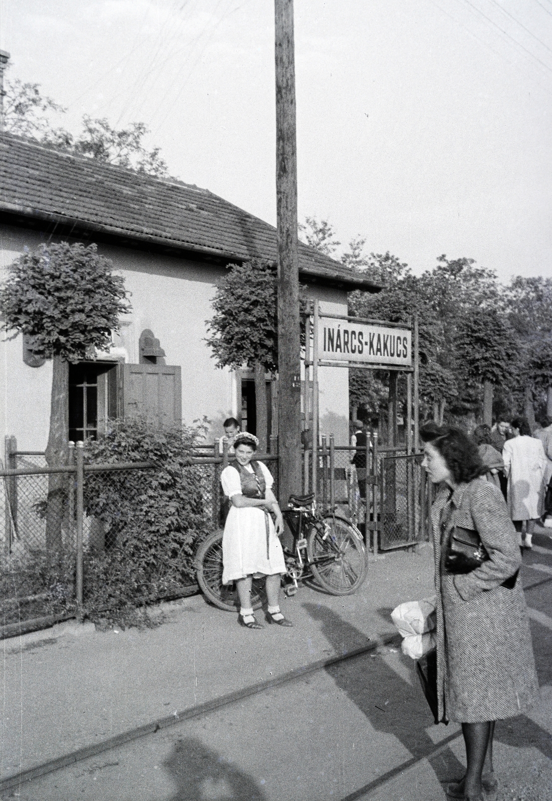 Hungary, Inárcs-Kakucs vasútállomás., 1943, Reményi József, place-name signs, Fortepan #258172