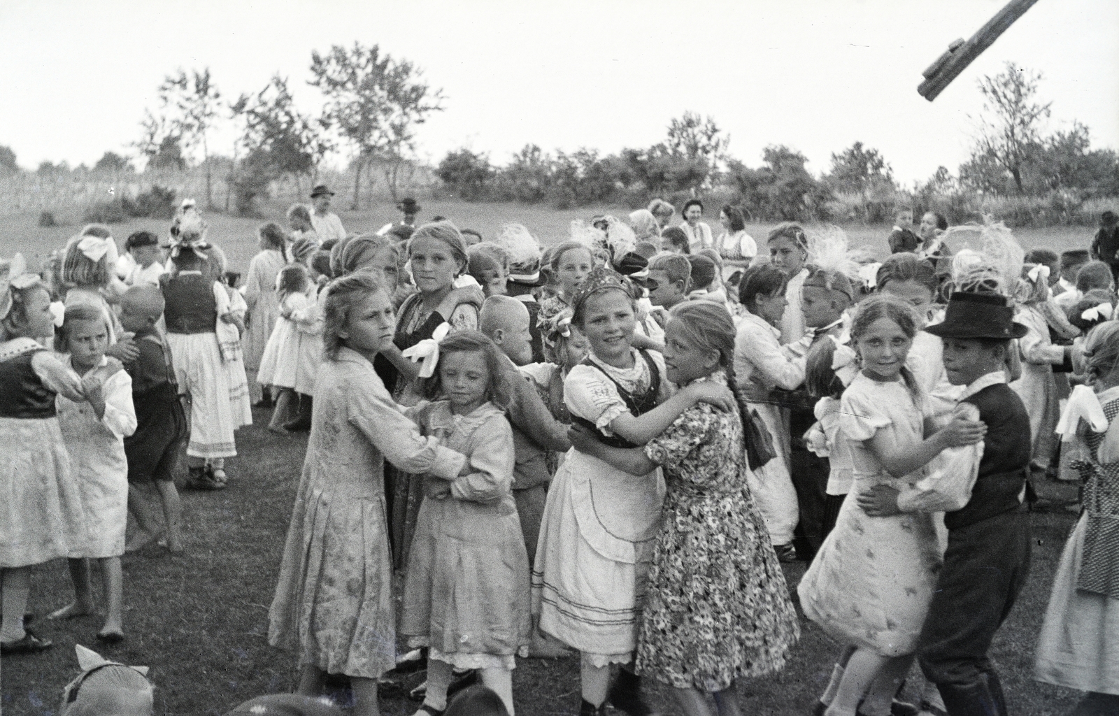 1943, Reményi József, lányok, tánc, Fortepan #258189