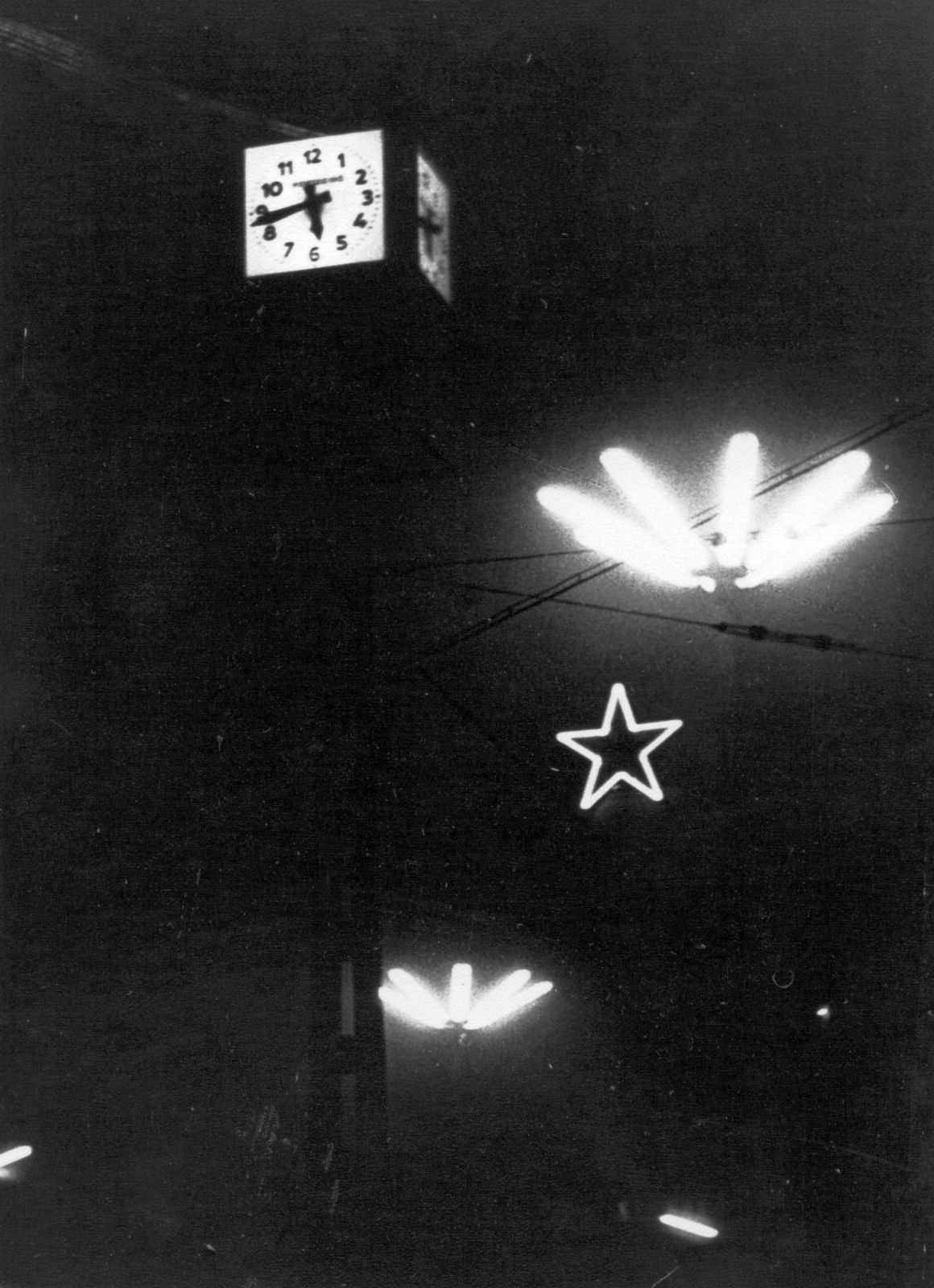 Hungary, Budapest V.,Budapest VI., Nyugati (Marx) tér., 1964, Ferencvárosi Helytörténeti Gyűjtemény, watch, night, Red Star, neon lights, Budapest, Fortepan #25819