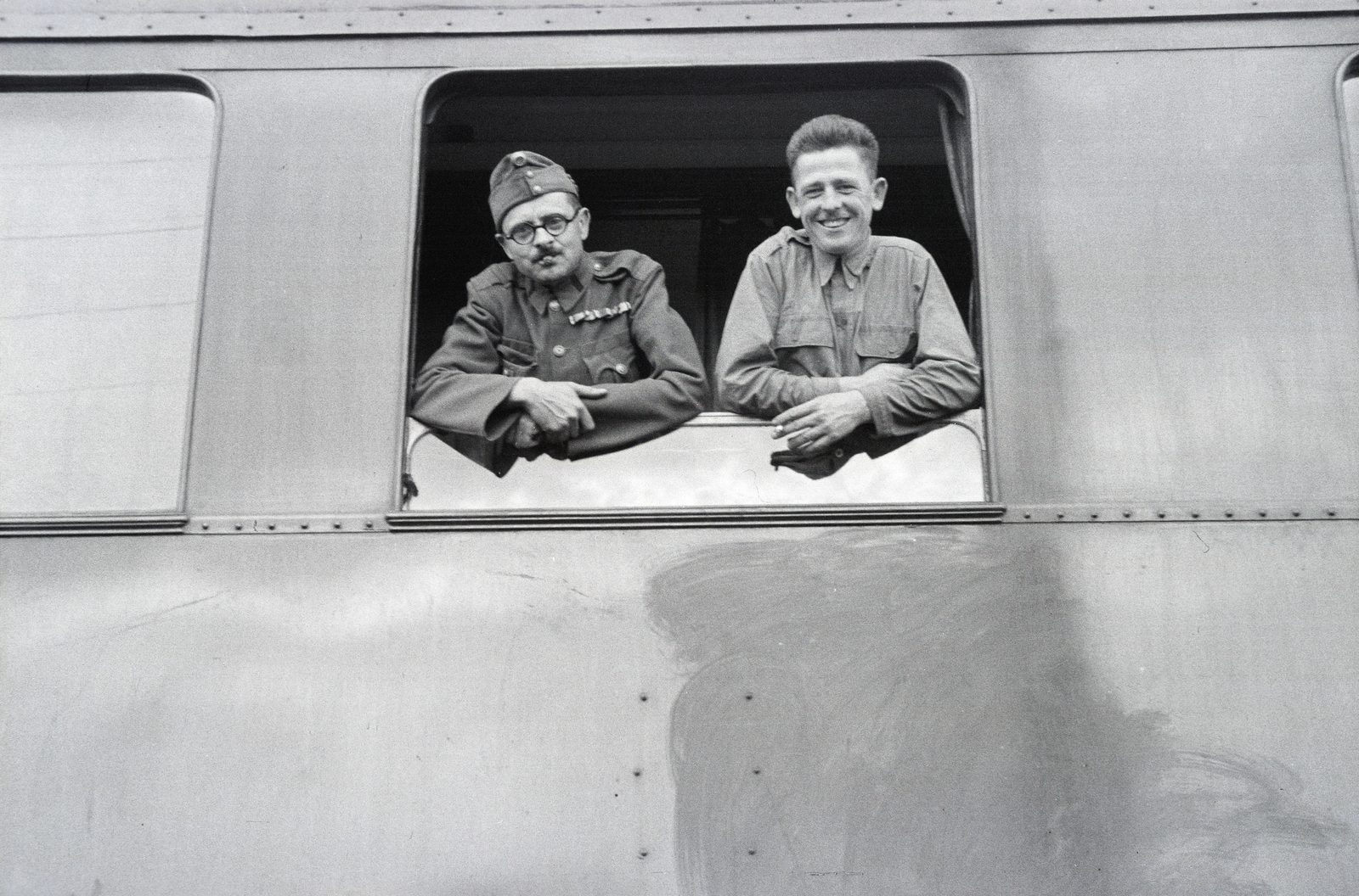 1942, Reményi József, coach, leaning out of the window, Fortepan #258214