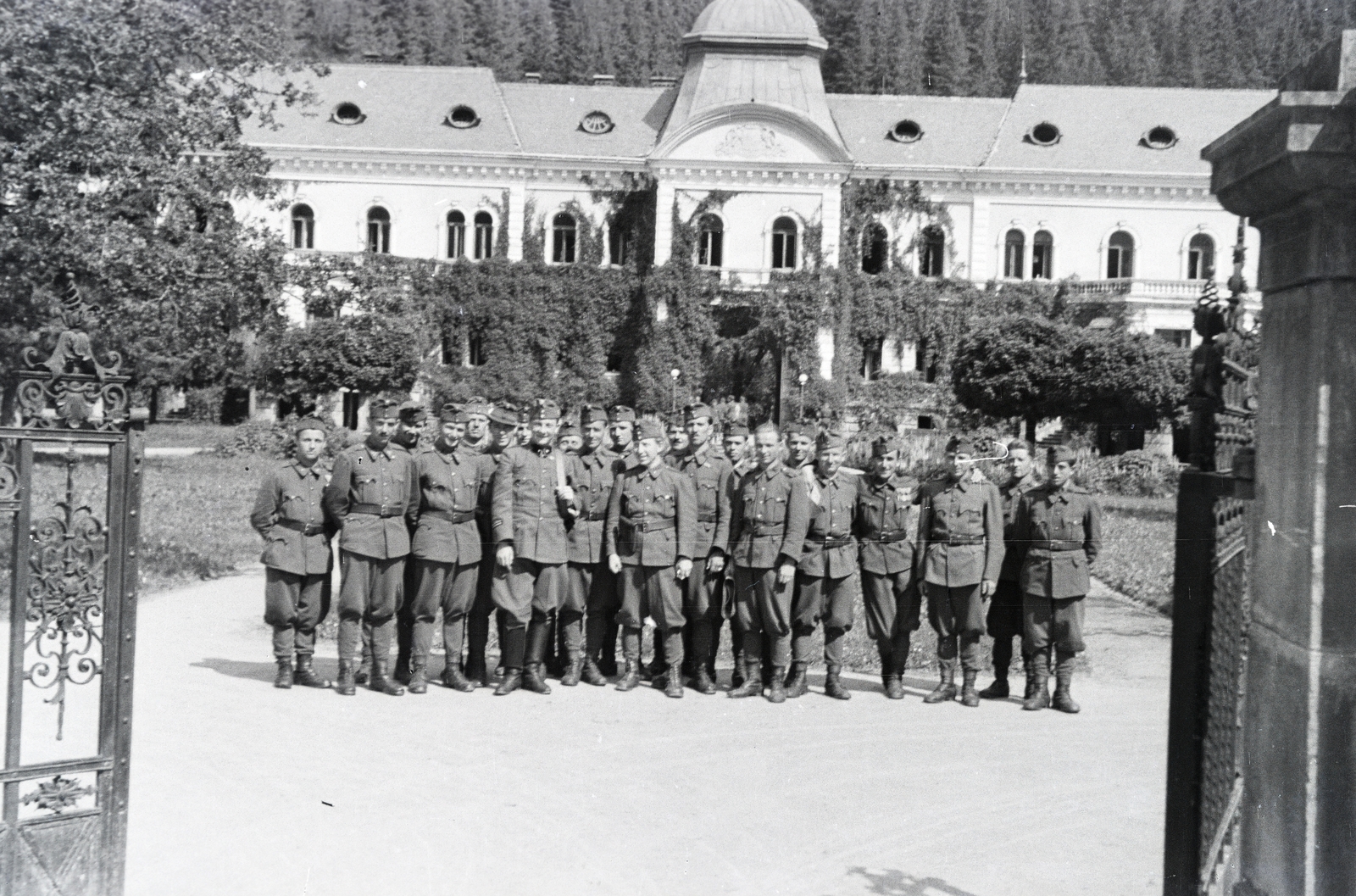 Ukrajna, Szkole, Szvjatoszlav herceg utca, Groedel-kastély., 1942, Reményi József, Fortepan #258256