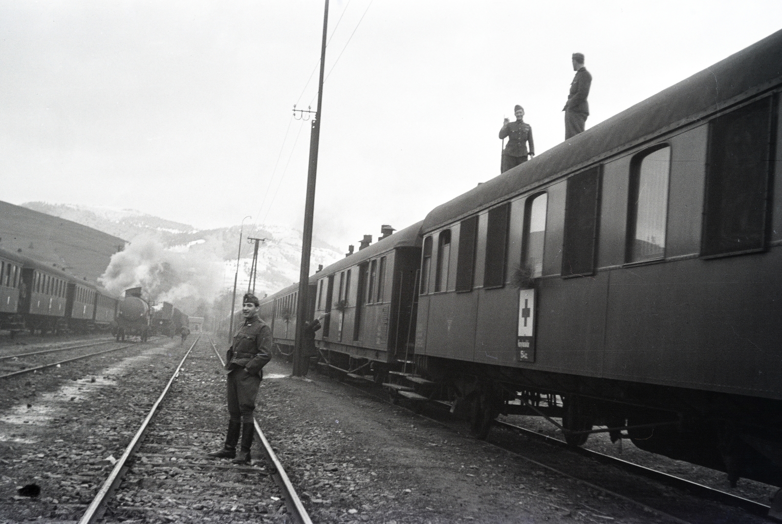 Ukrajna, Lavocsne, (ekkor Ławoczne), vasútállomás., 1943, Reményi József, kórházvonat, Fortepan #258284