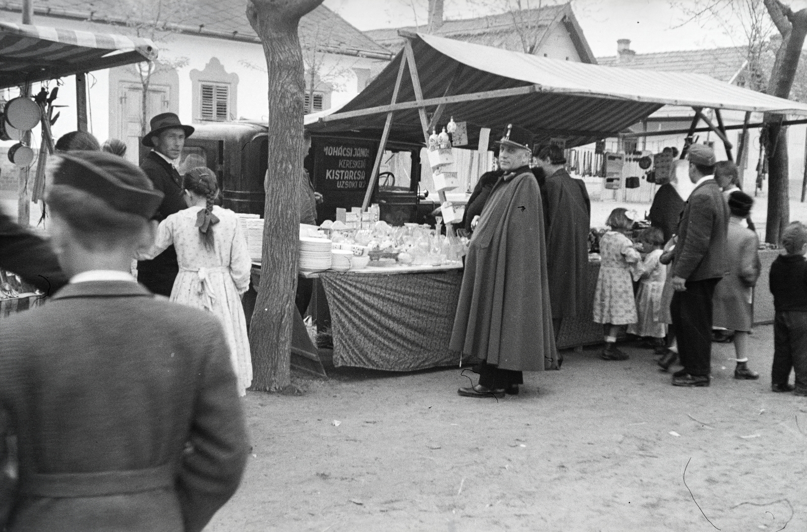 1943, Reményi József, cop, market, Fortepan #258308
