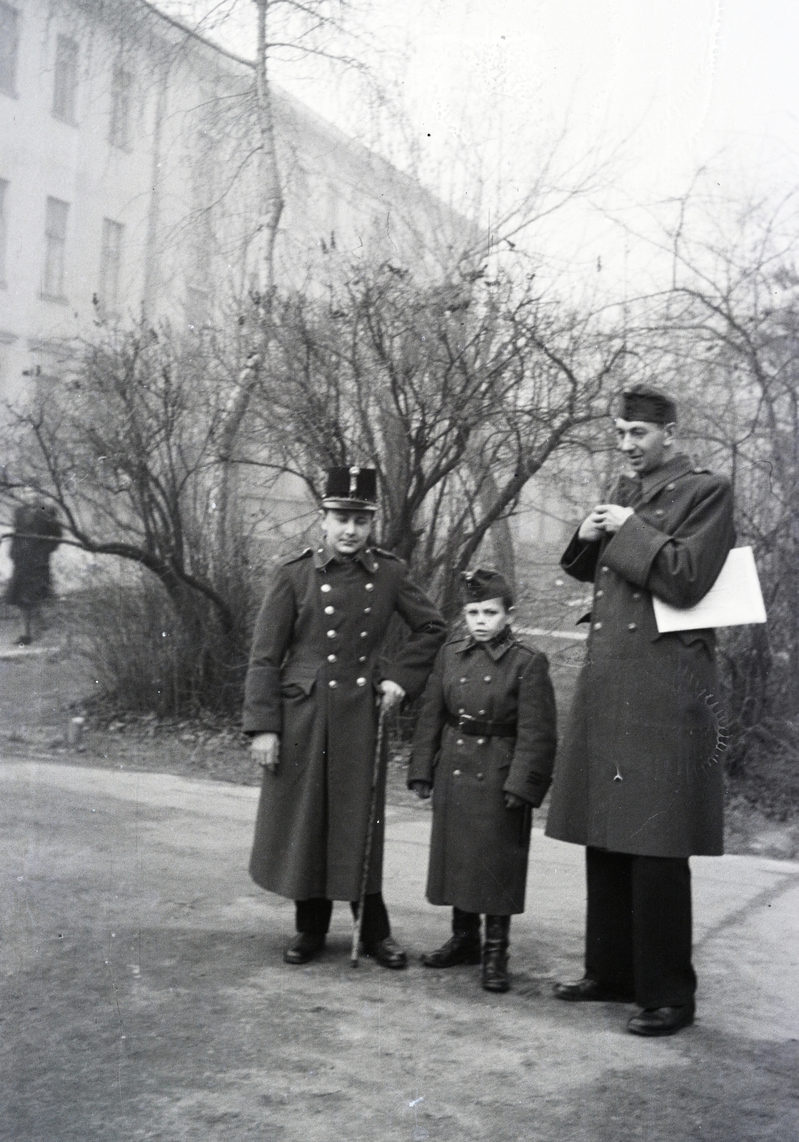 1943, Reményi József, kabát, hárman, magas ember, Fortepan #258325