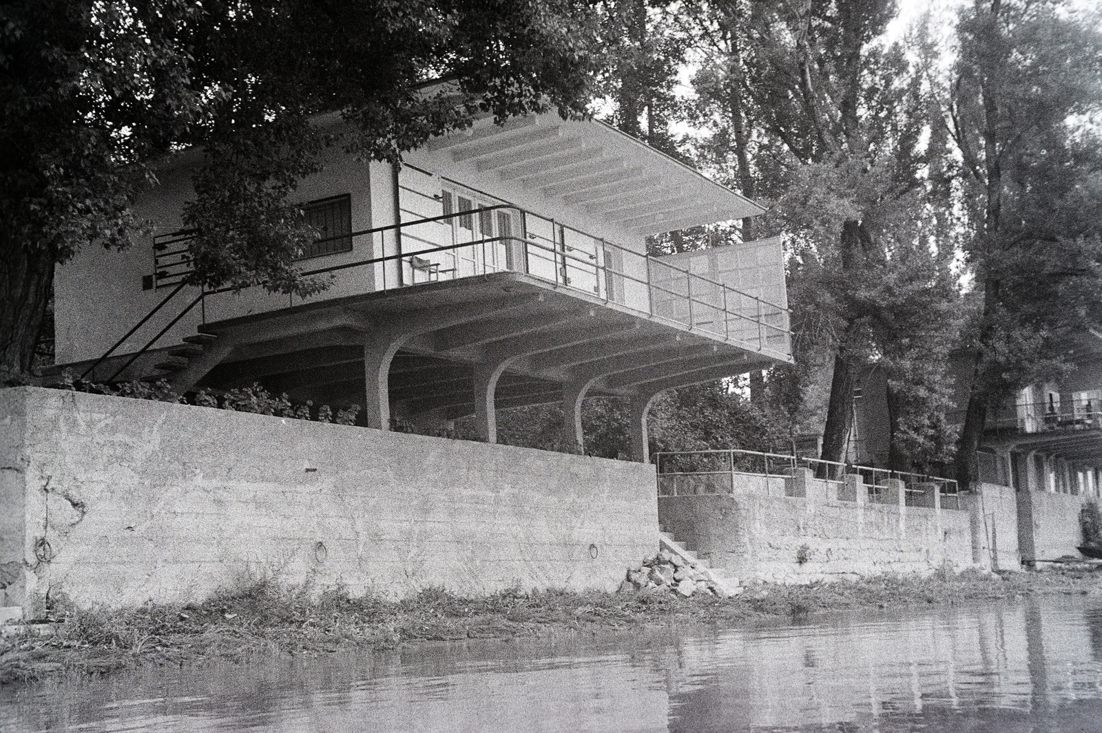 Hungary, Budakalász, Lupa-sziget, Kozma Lajos terve alapján épült nyaraló., 1966, Reményi József, Fortepan #258377
