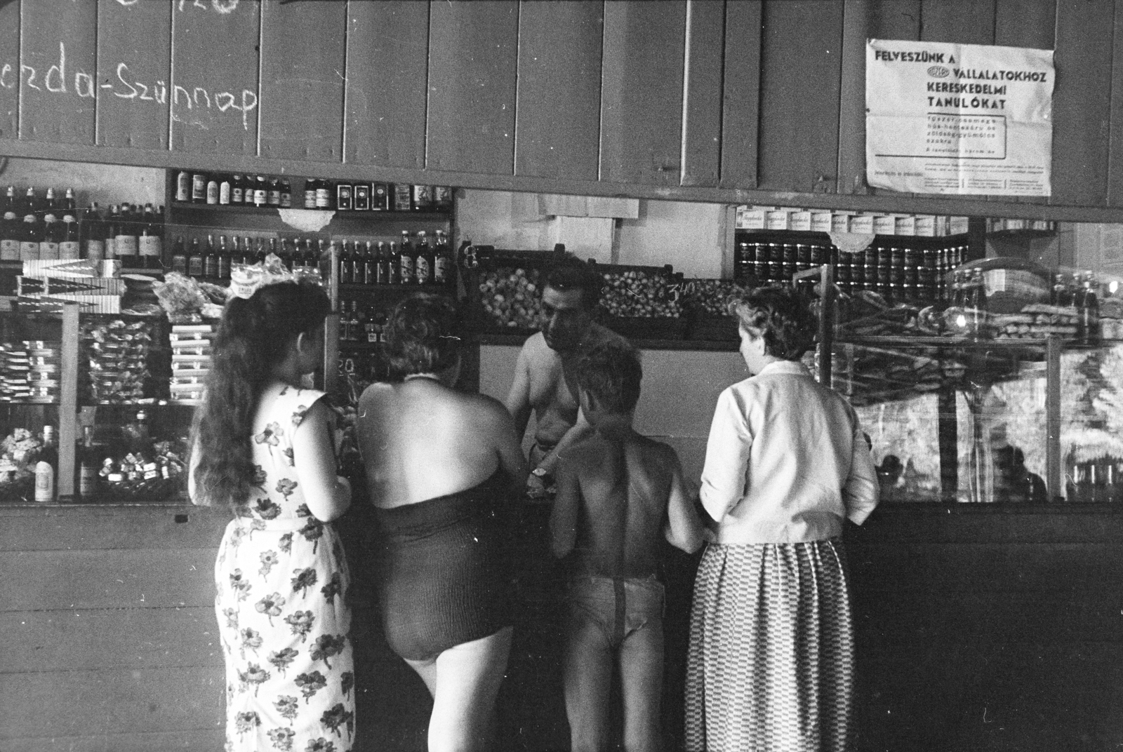 Hungary, Budapest III., Római part, Kossuth Lajos üdülőpart 111., Tungsram üdülőtelep., 1957, Reményi József, Budapest, label, buffet, Közért Company, Fortepan #258396