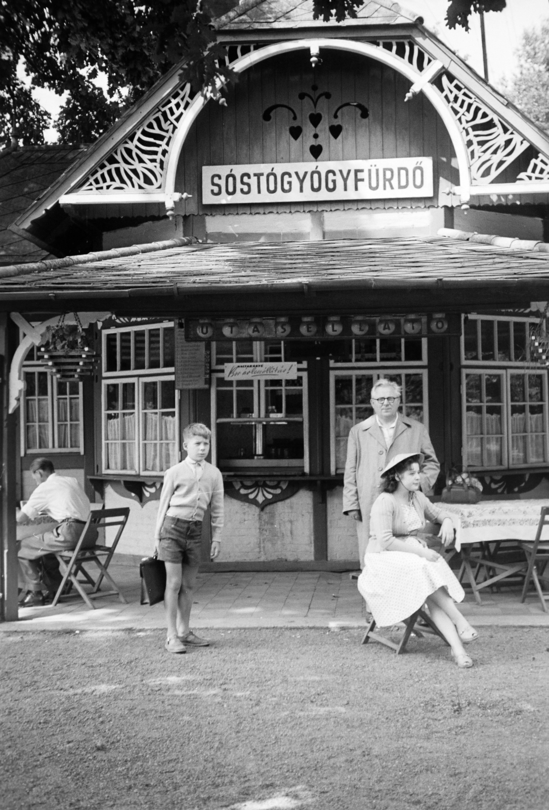 Hungary, Nyíregyháza, Sóstó, Sóstógyógyfürdő feltételes vasúti megállóhely., 1958, Reményi József, thermal bath, Fortepan #258479