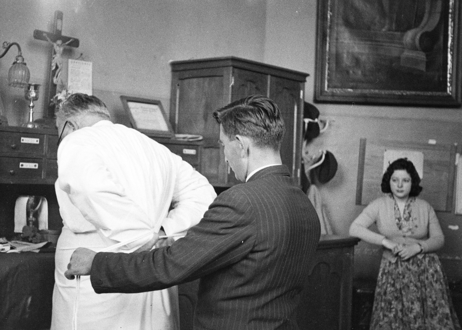 Hungary, Eger, Főszékesegyház, a felvétel a sekrestyében készült., 1960, Reményi József, back, priest, Fortepan #258508