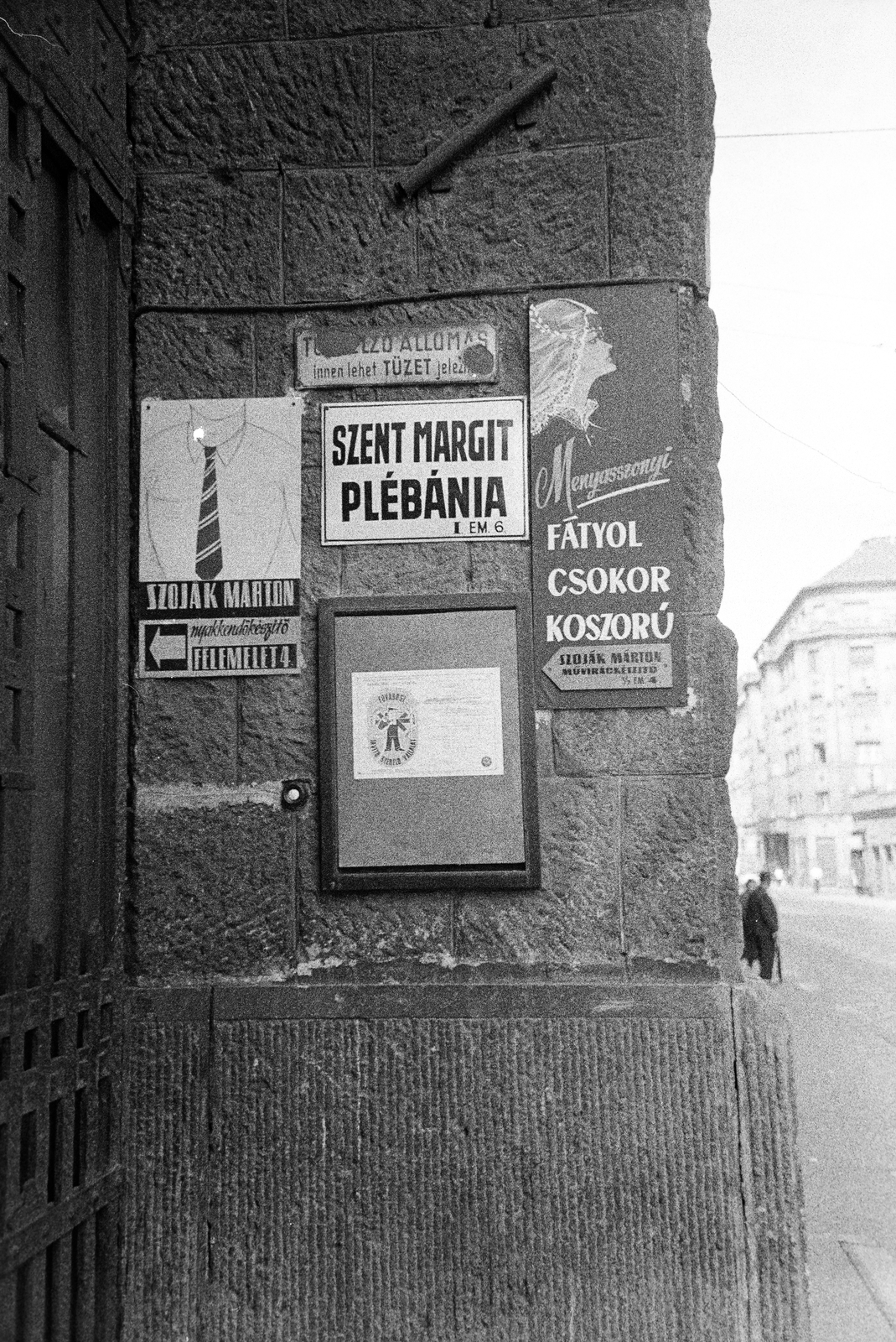 Hungary, Budapest XIII., a Váci út 34. számú ún. Krayer-ház bejárata a Csanády utca sarkán., 1959, Reményi József, Budapest, ad, gateway, Fortepan #258539