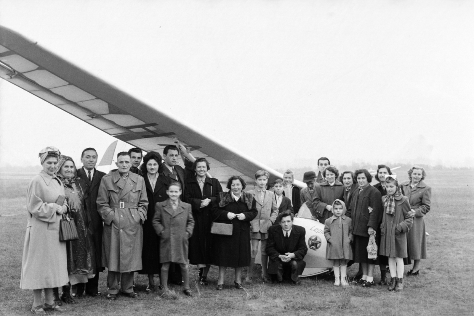 Hungary, Dunakeszi, repülőtér., 1954, Reményi József, airplane, sailplane, tableau, Best of, Fortepan #258636