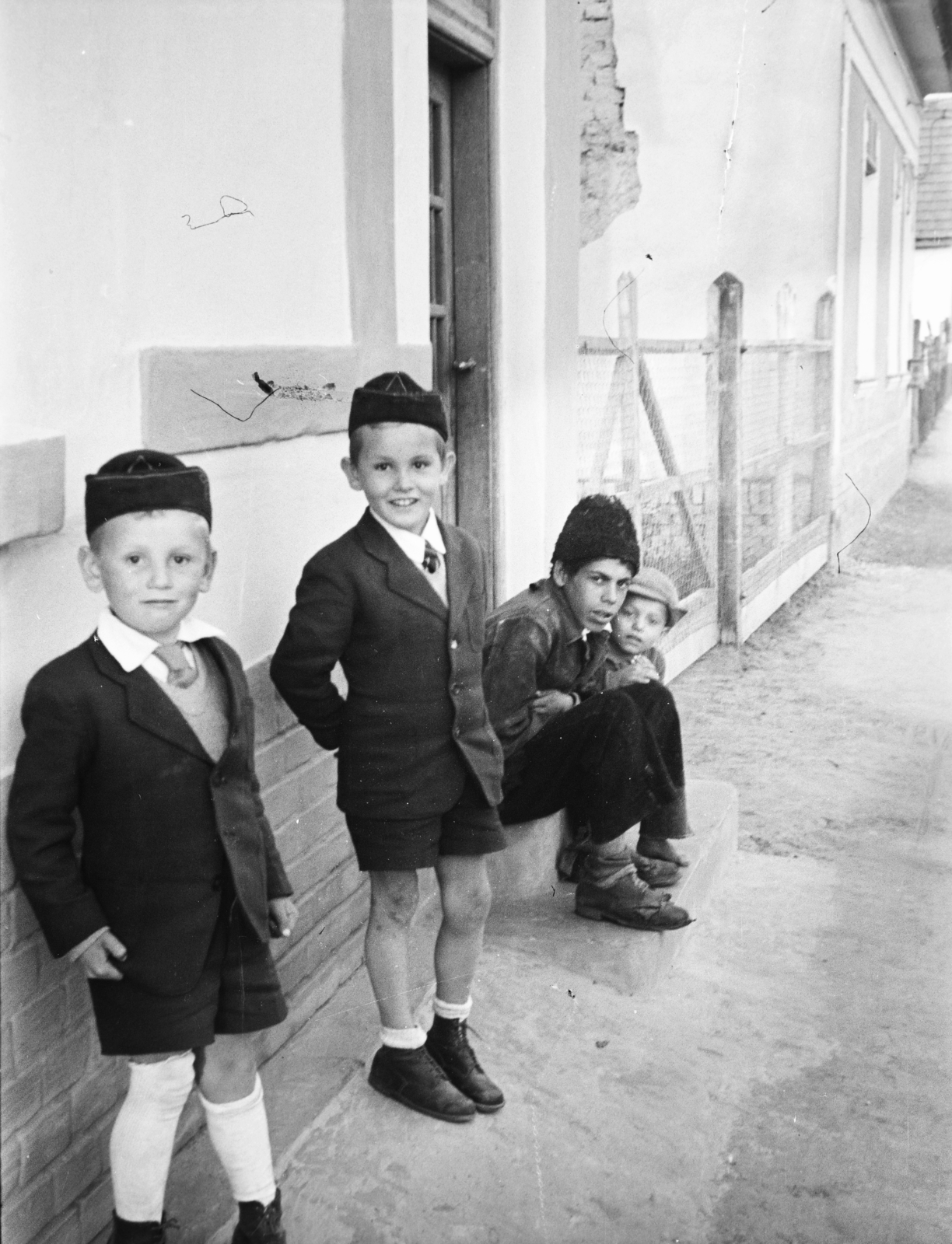 1955, Reményi József, cap, boys, shorts, Fortepan #258687