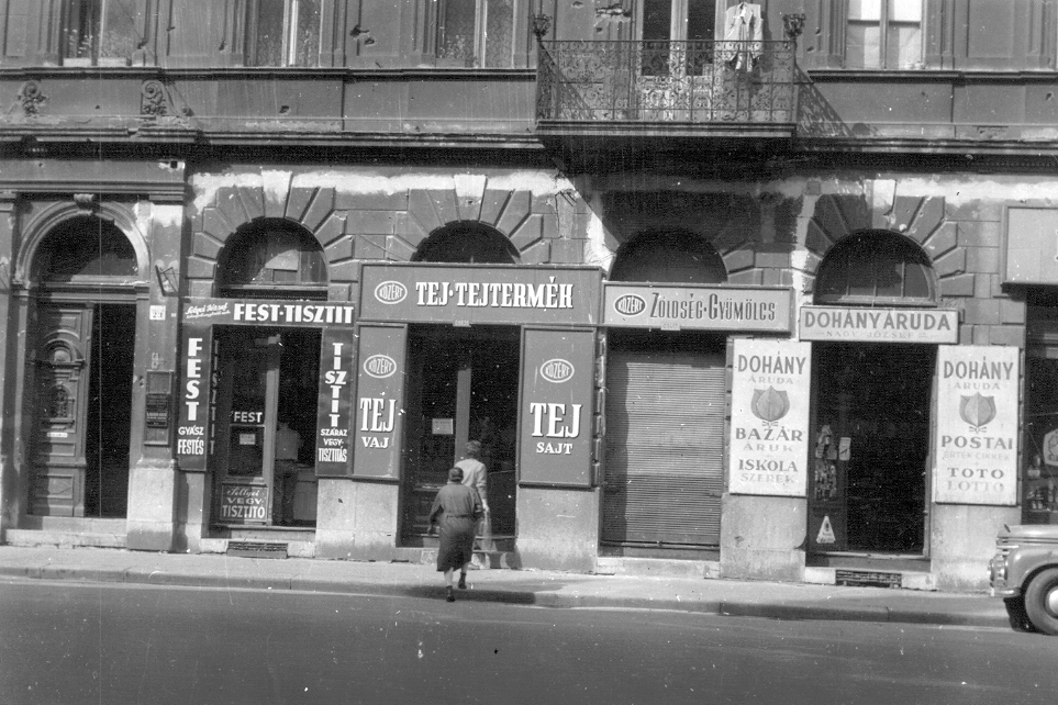 Hungary, Budapest IX., Lónyay (Szamuely) utca 23., 1964, Ferencvárosi Helytörténeti Gyűjtemény, sign-board, tobacco shop, dairy, greengrocer, Budapest, grocery store, laundry, Közért Company, Fortepan #25869