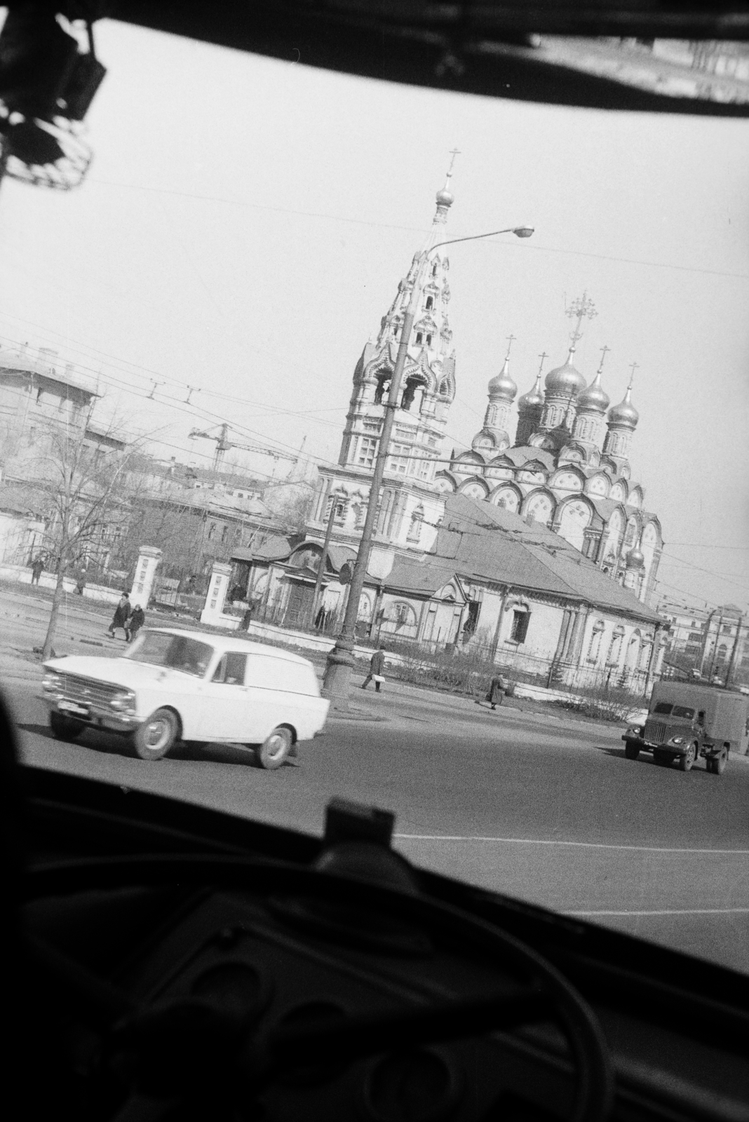 Oroszország, Moszkva, Komszomoszkij proszpekt, szemben a Hamovnyiki Csodatévő Szent Miklós-templom., 1970, Reményi József, Szovjetunió, Fortepan #258800
