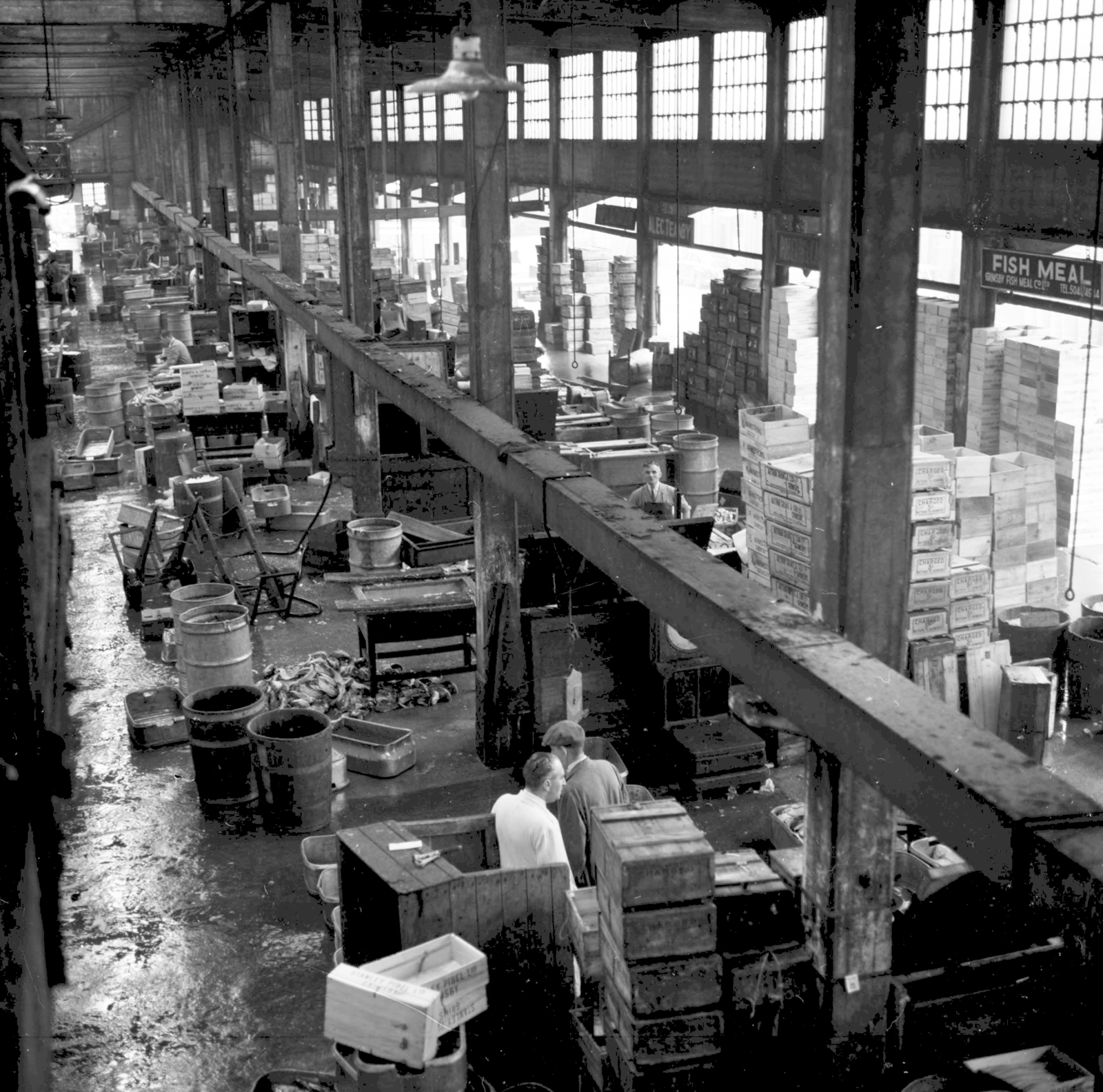 United Kingdom, kikötő, halraktár., 1956, UWM Libraries, photo aspect ratio: square, barrel, crate, chest, fish drying, Fortepan #258827