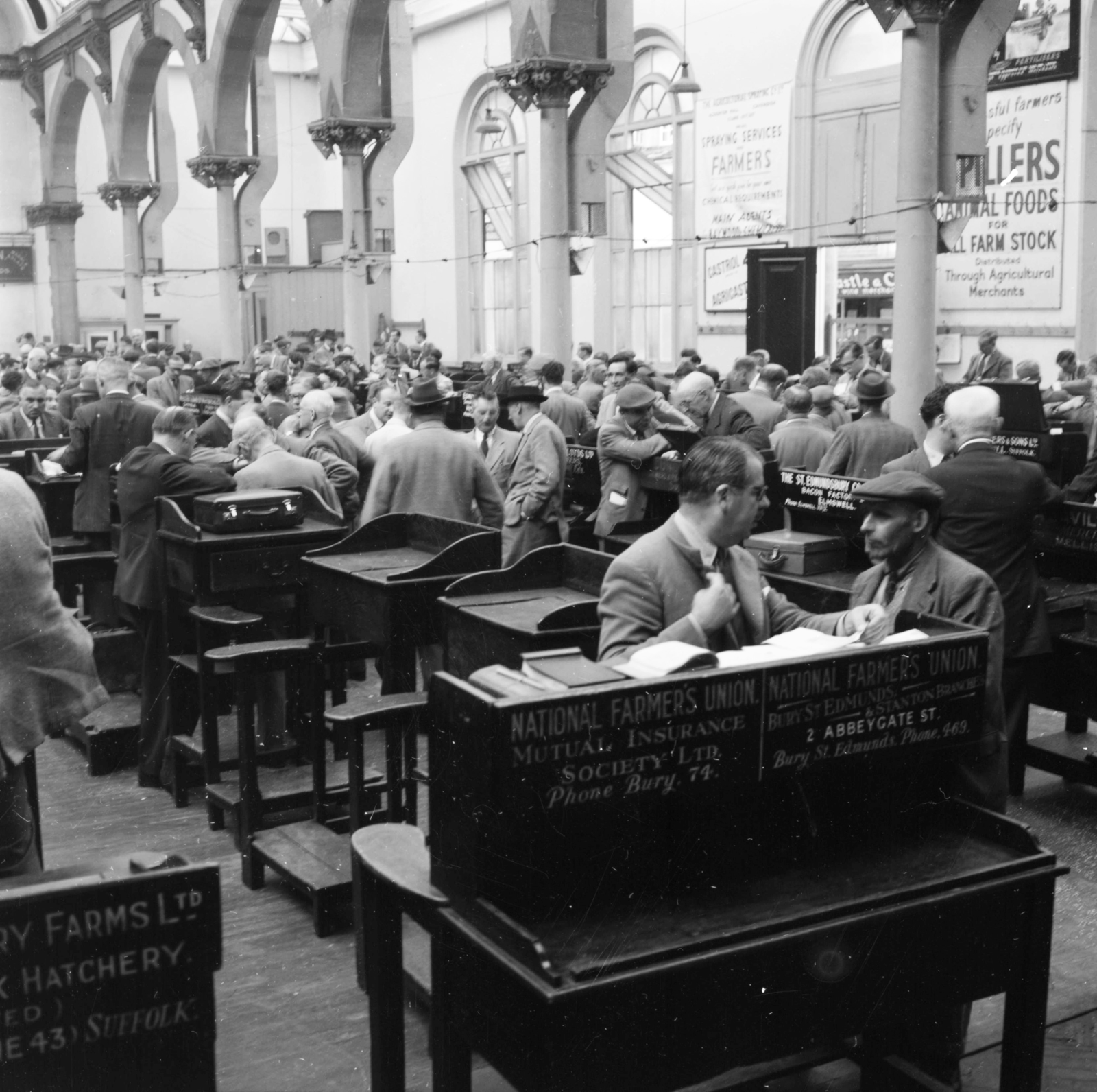 United Kingdom, Abbeygate Street 57., Gabonatőzsde., 1956, UWM Libraries, English sign, men, suit, shop, Fortepan #258832