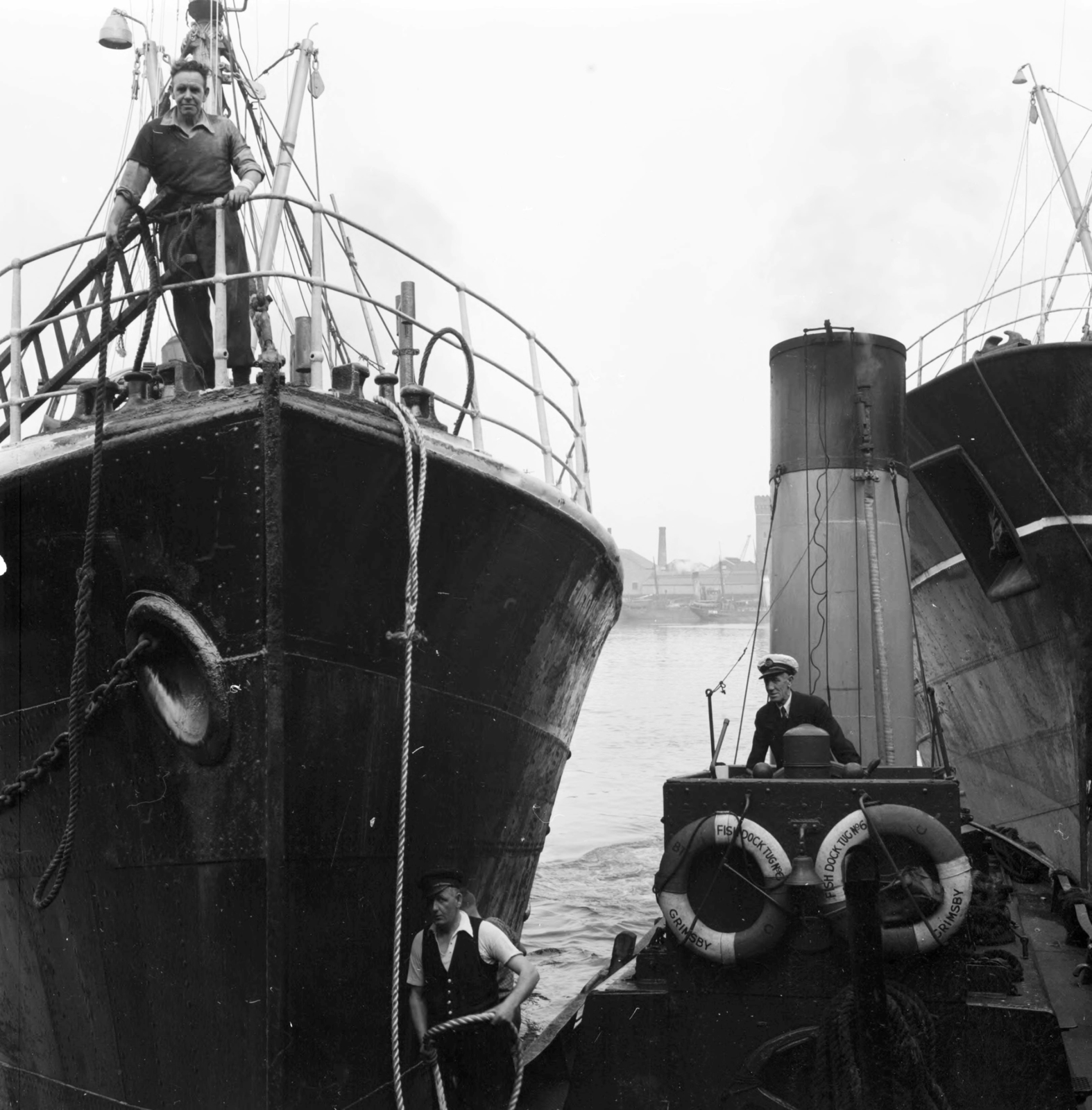United Kingdom, kikötő., 1956, UWM Libraries, photo aspect ratio: square, lifebelt, skipper, ship, Fortepan #258839