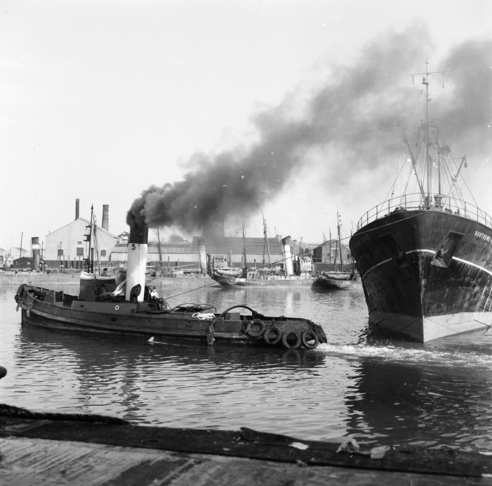 United Kingdom, kikötő., 1956, UWM Libraries, steamboat, photo aspect ratio: square, smoke, Fortepan #258851