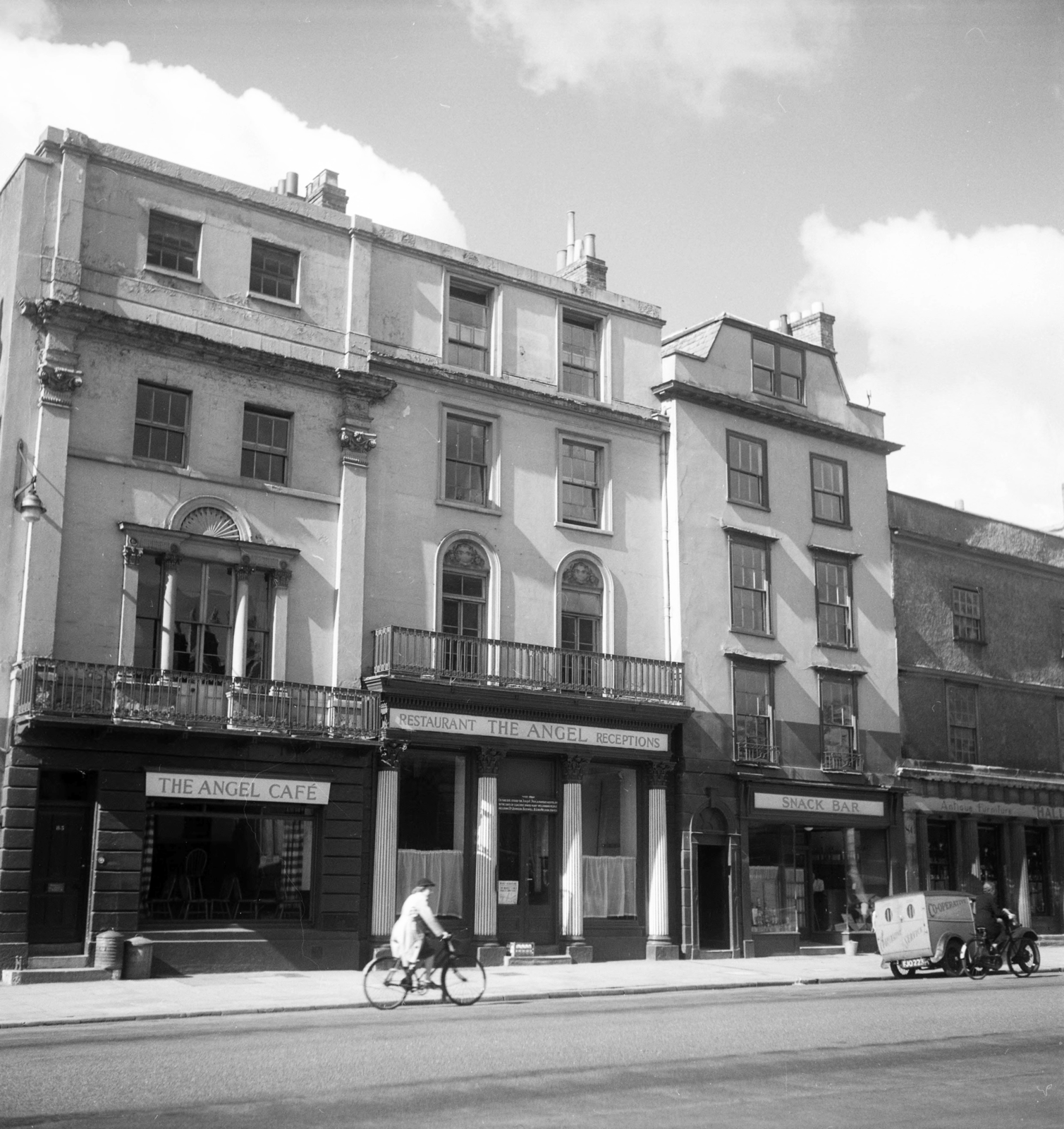 Egyesült Királyság, Oxford, High Street 84., 1948, UWM Libraries, Robert Larimore Pendleton, kerékpár, utcakép, Fortepan #258897
