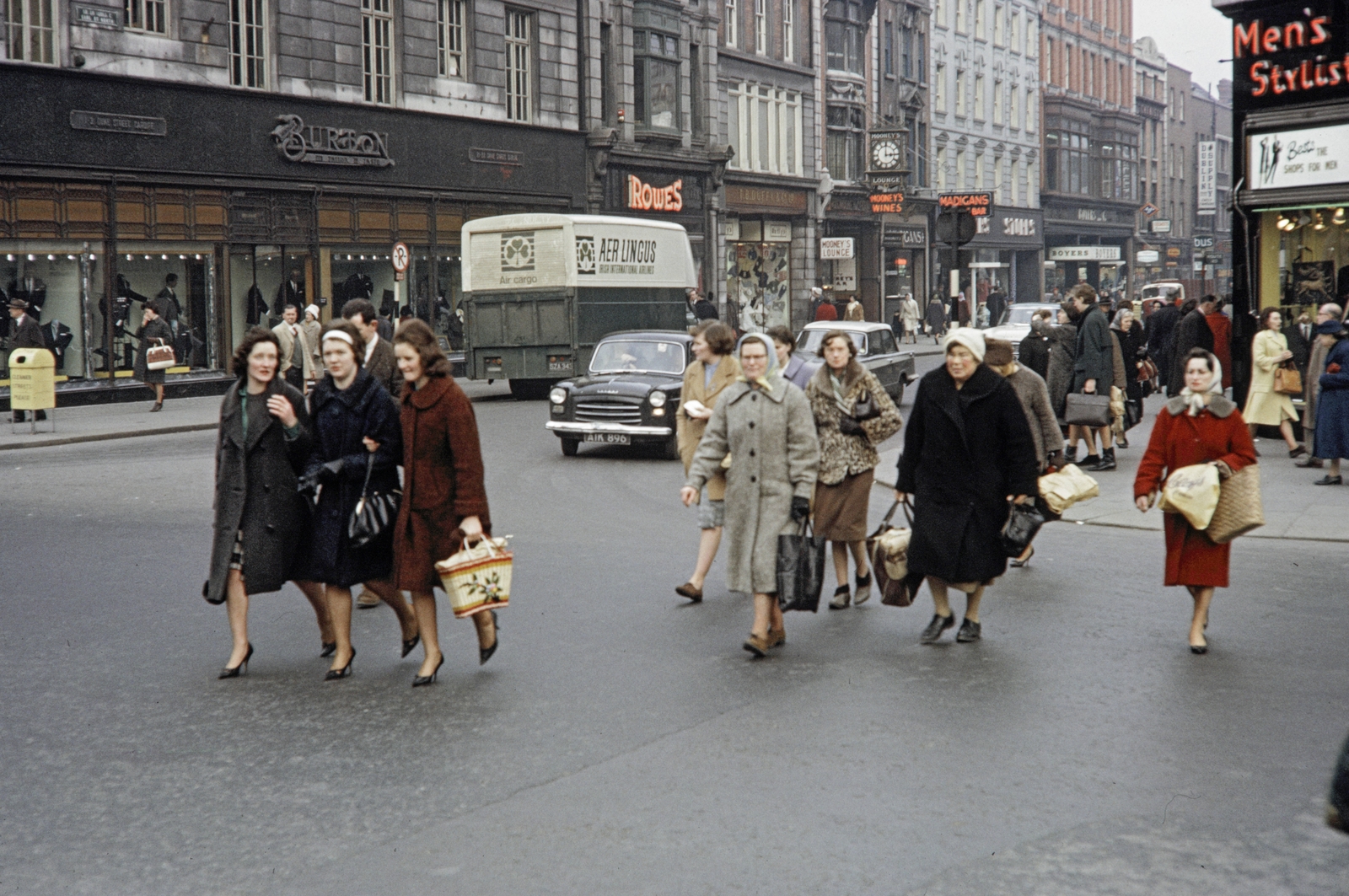 Írország, Dublin, O'Connell Street Lower a North Earl Street torkolatánál., 1964, UWM Libraries, Harrison Forman, Fortepan #258904