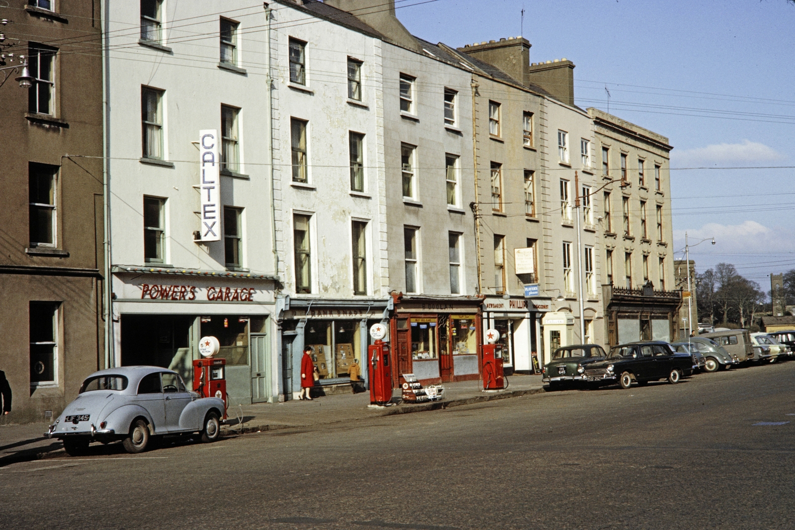The Mall., 1964, UWM Libraries, colorful, garage, gas station, Fortepan #258906