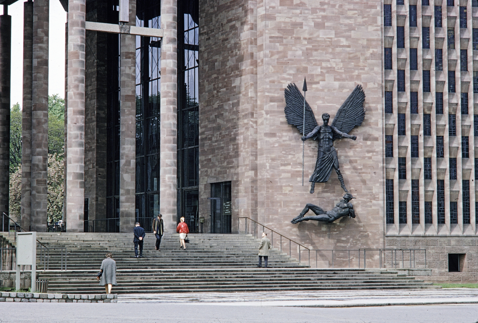 United Kingdom, Szent Mihály-székesegyház (Coventry Cathedral, St Michael's Cathedral)., 1967, UWM Libraries, sculpture, angel, Fortepan #258926